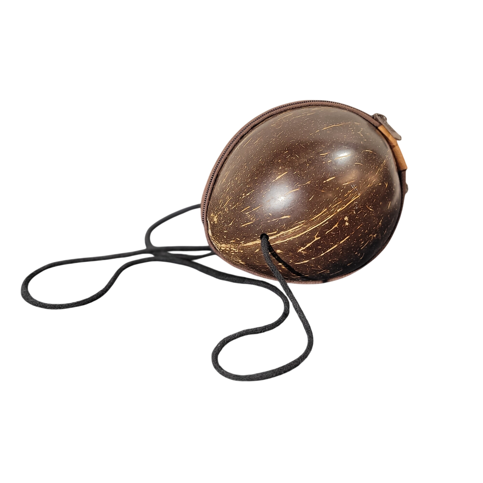 Sac en noix de coco fait main  -  reconditionné disponible sur Label Emmaüs