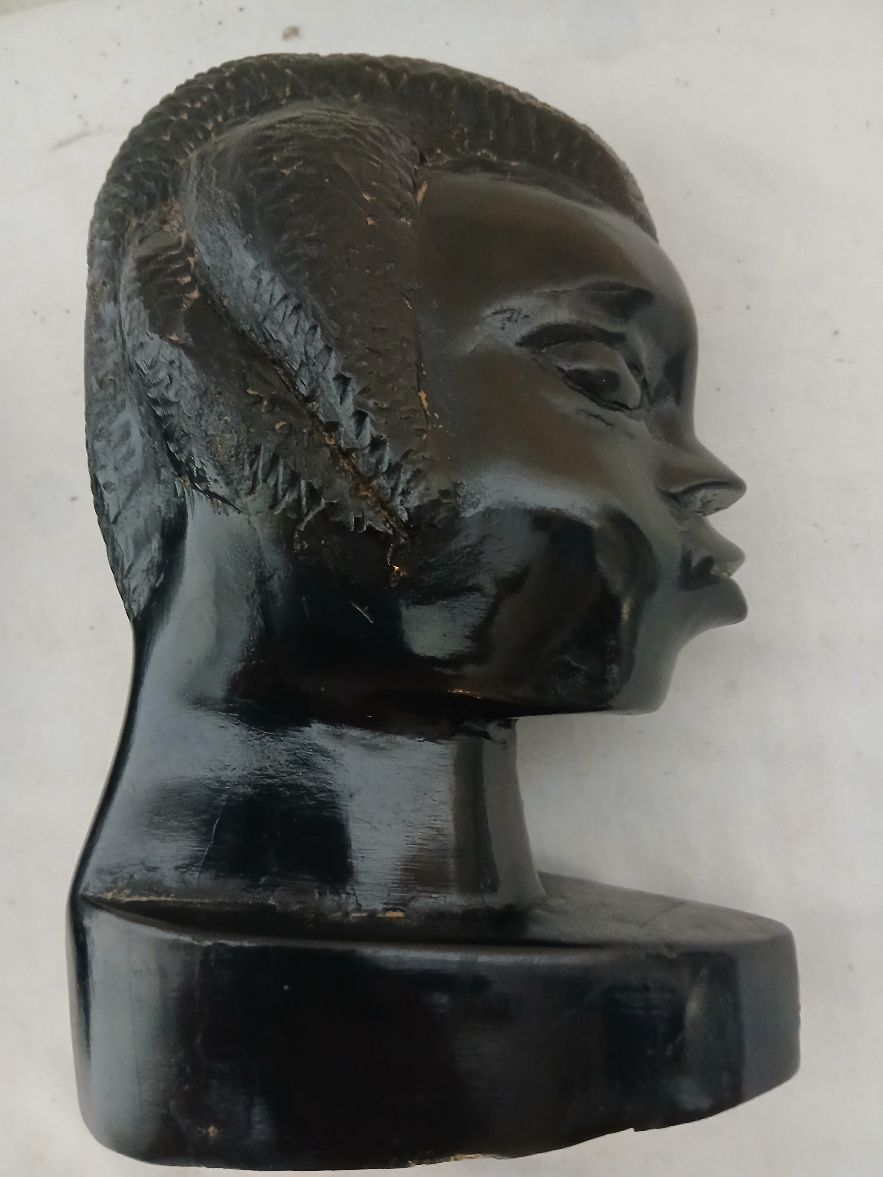 Voir photo 5 de Bustes représentants deux visages africains en bois très lourd(ébéne?) Bustes représentants deux visages africains en bois très lourd(ébéne?) Bon état - Vue 5 -