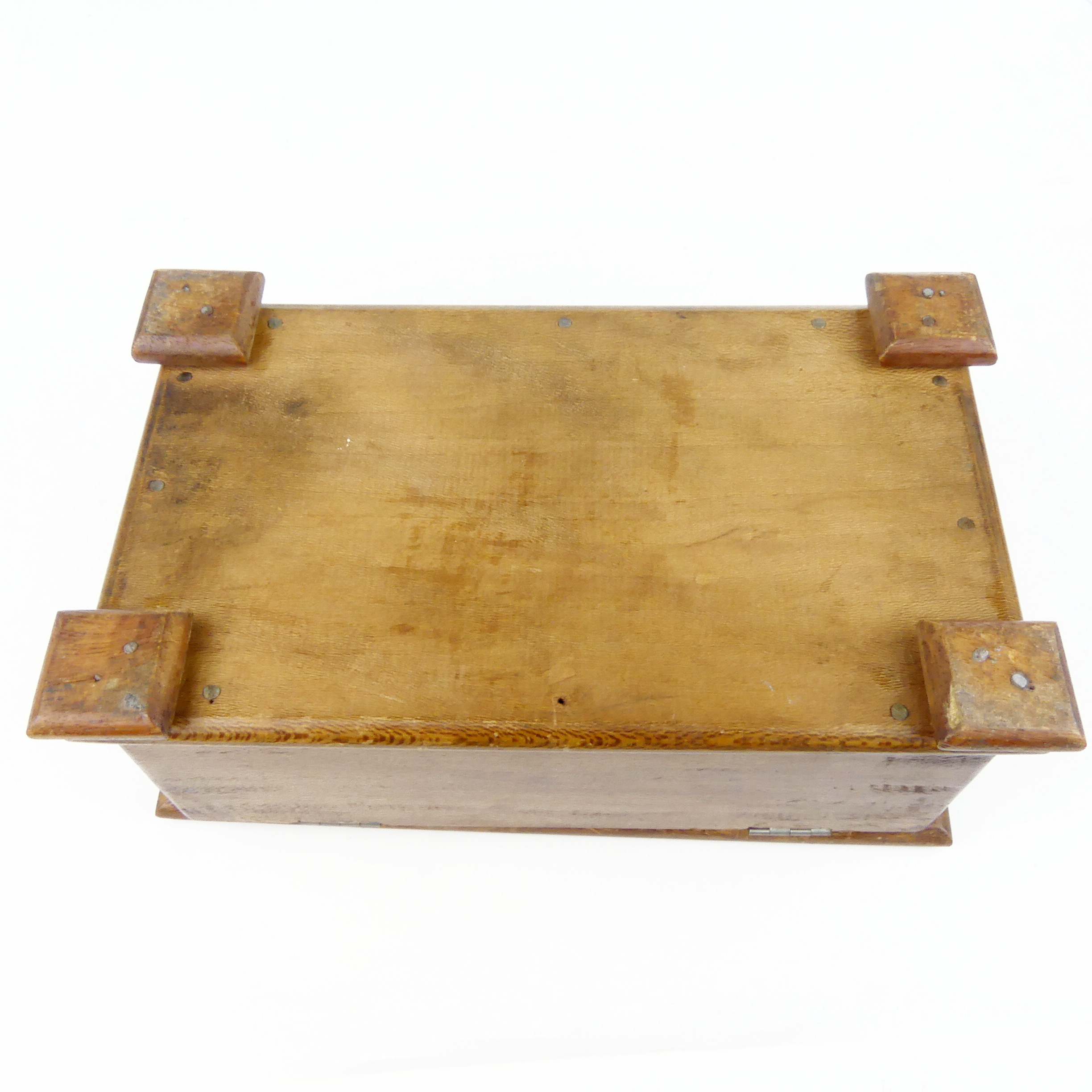 Boîte en bois sculpté à décor de tulipes - Photo 4