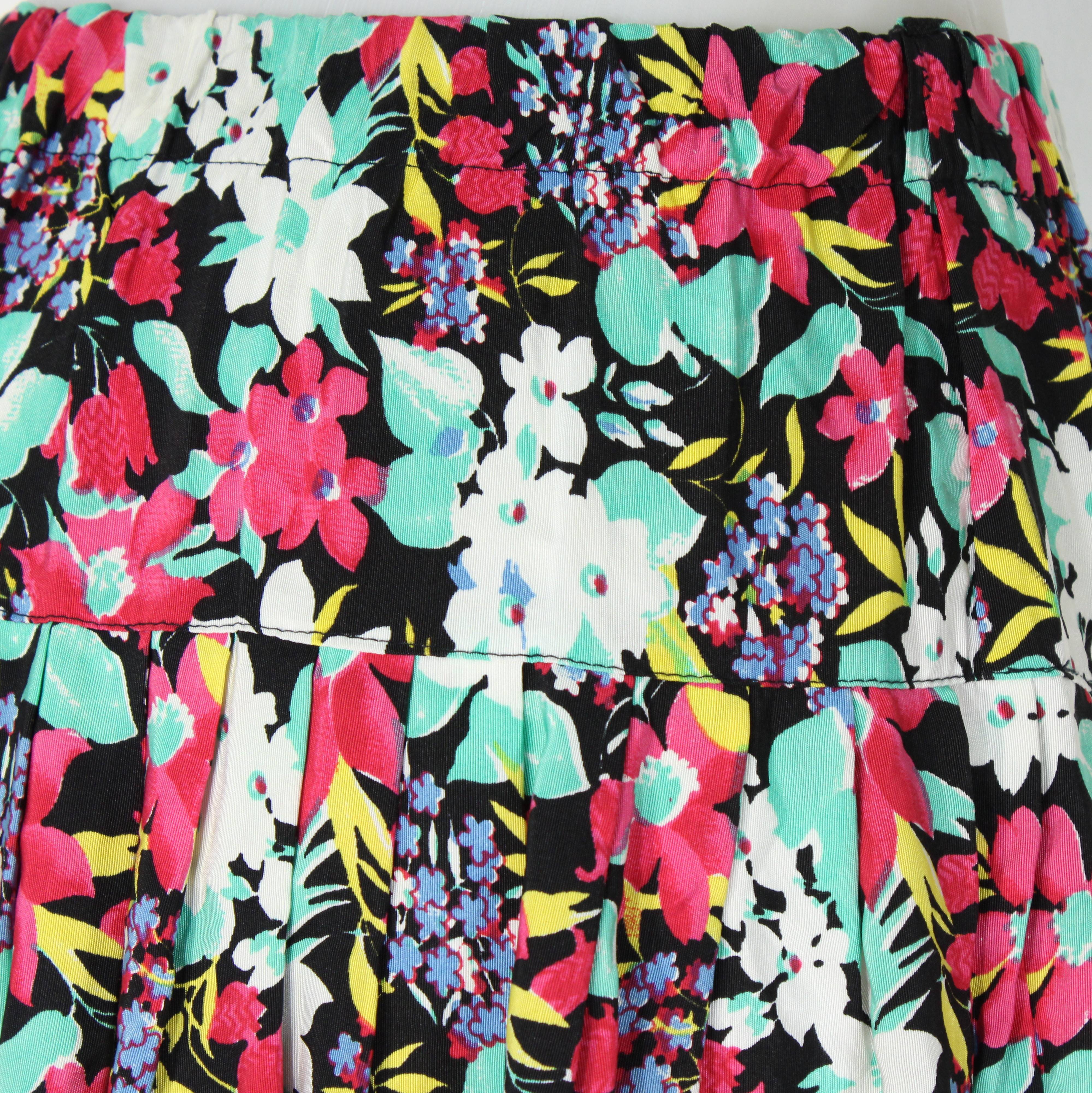 Voir photo 4 de Jupe Vintage Fleurie Taille Estimée 38 Jupe Vintage Fleurie Taille Estimée 38 Bon état - Vue 4 -