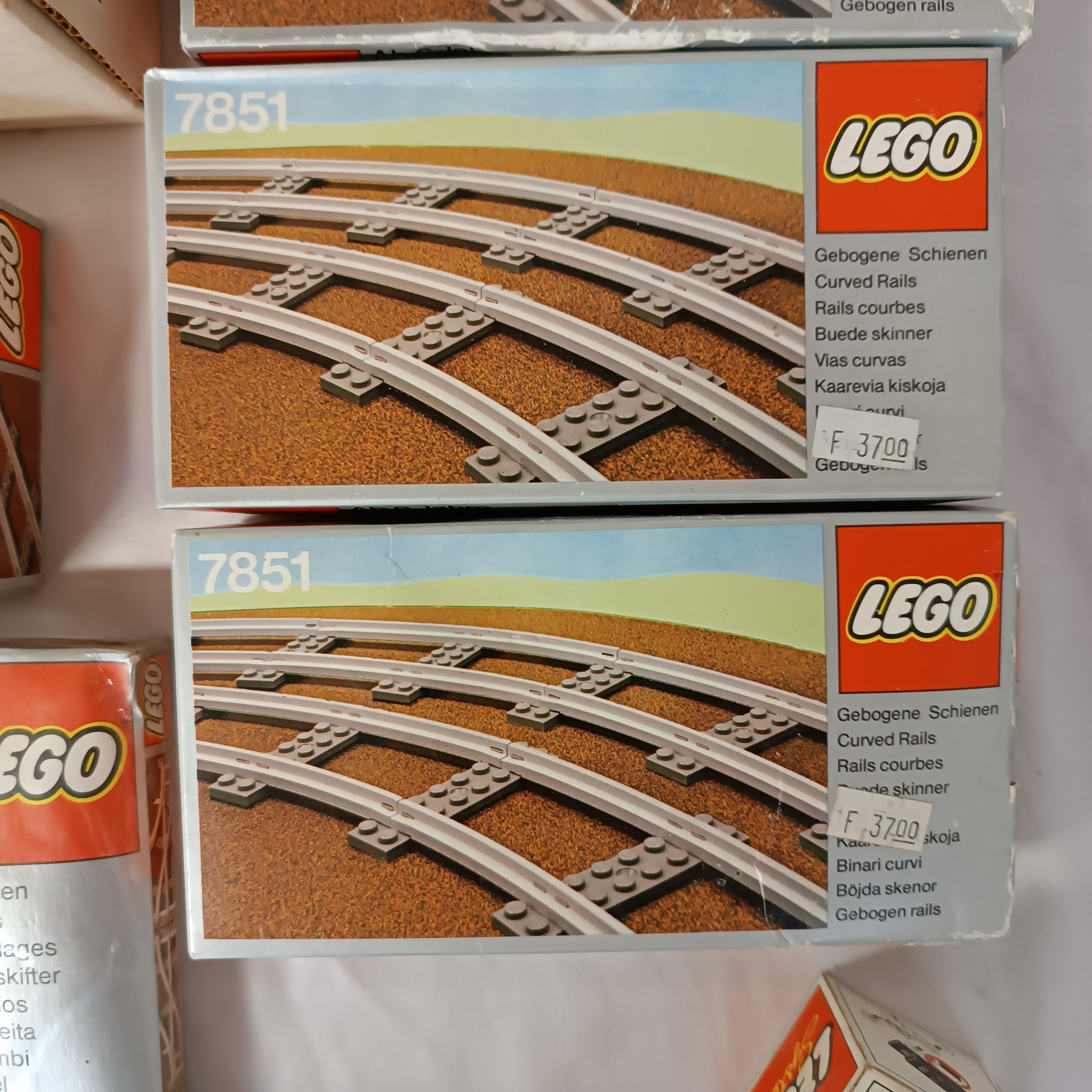 LEGO vintage : pièces (rails, aiguillages, wagons, ...) pour un circuit de train électrique Bon état - Vue 8 - 