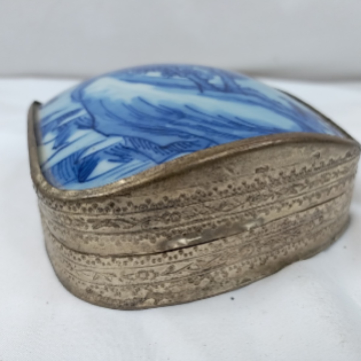 Boite en métal et porcelaine - Photo 7