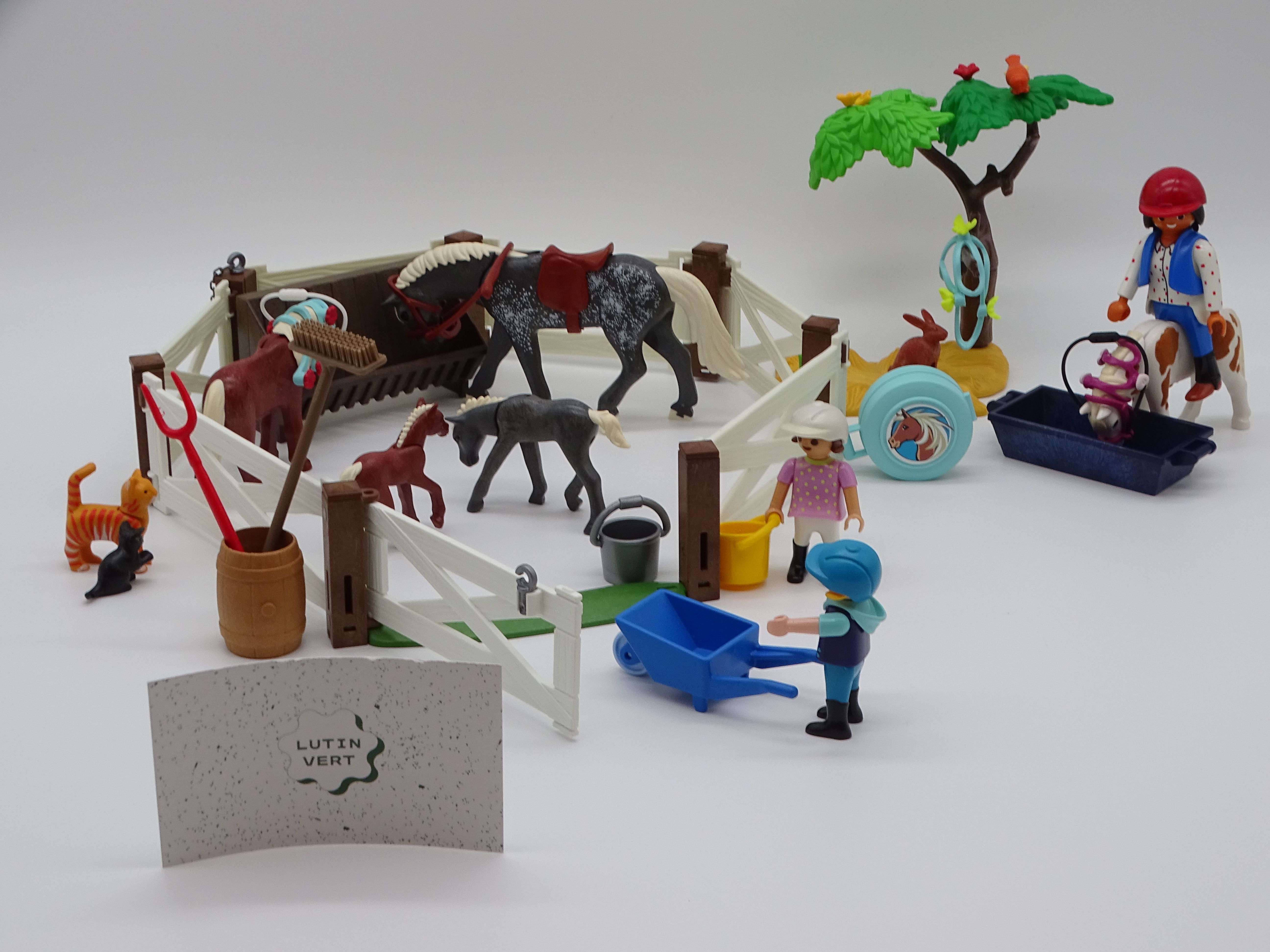 Playmobil 9262 « Le Haras » d'occasion PLAYMOBIL - Dès 4 ans | Ref 13080 Très bon état - Vue 2 - 