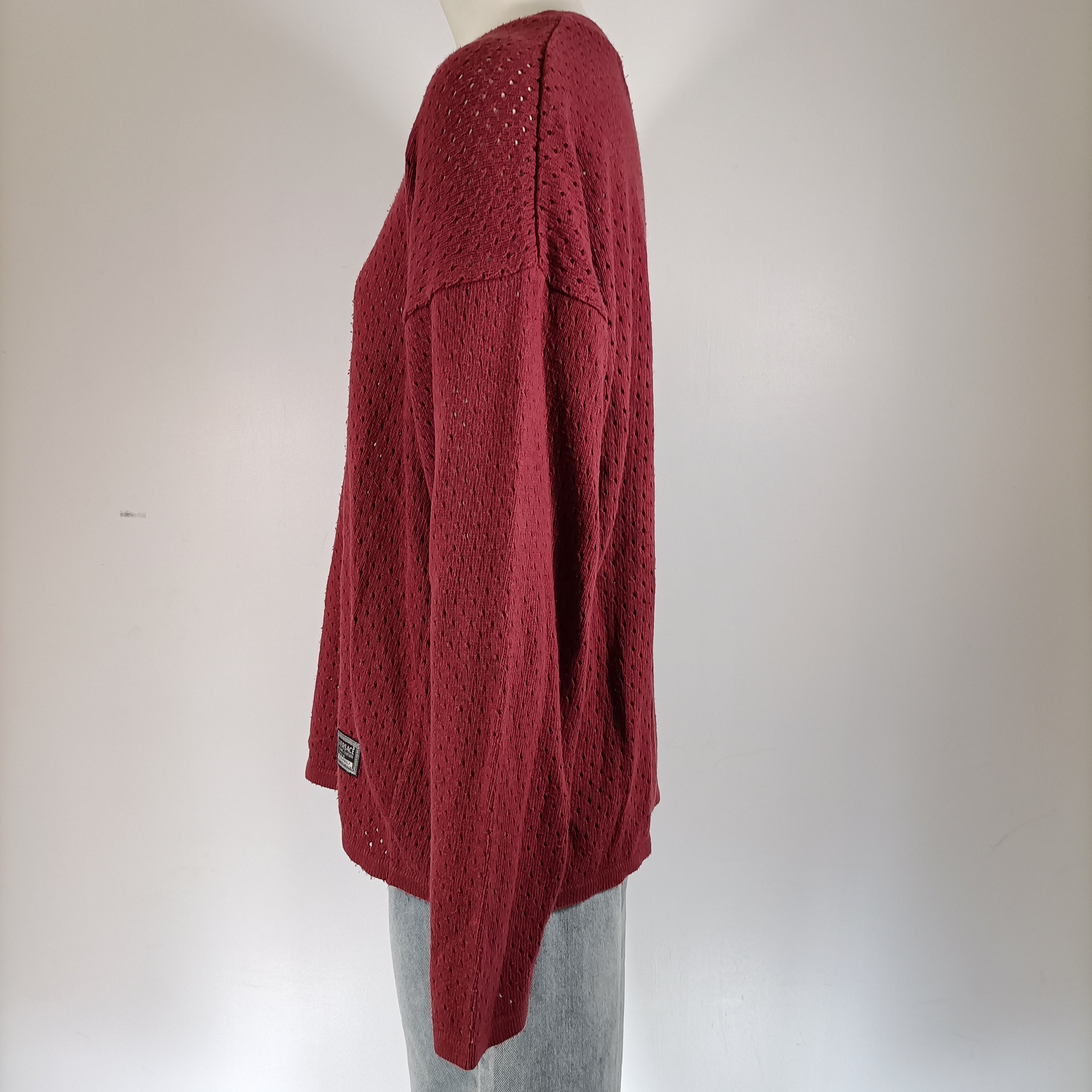 Pull ajouré bordeaux Versace Jeans Couture en coton, coupe ample et col V tendance Comme neuf - Vue 2 - 