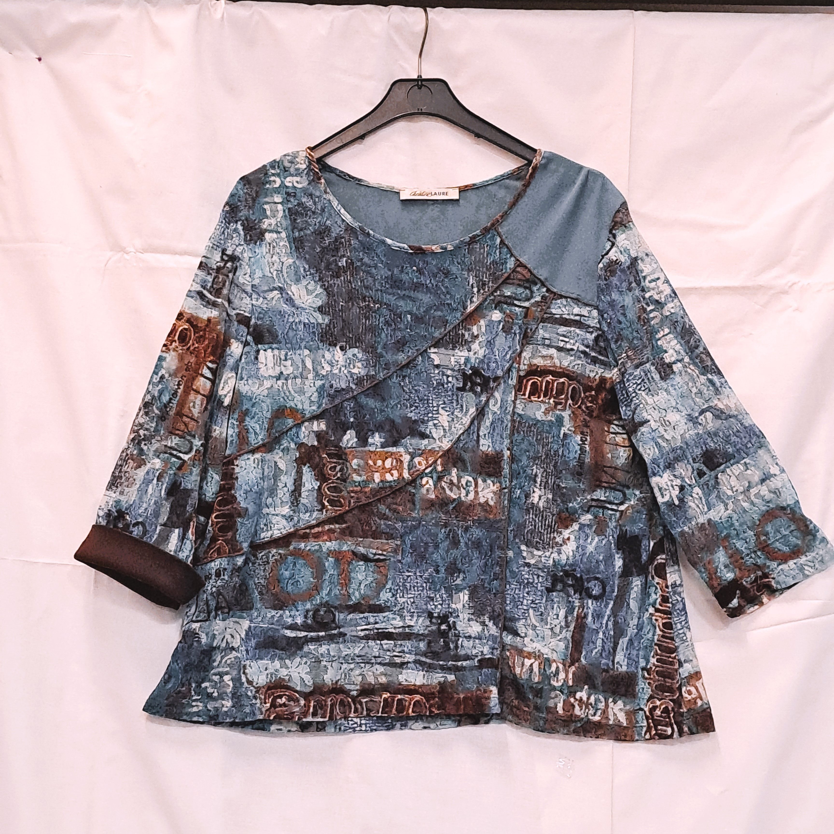 T-shirt en résille polyamide dominante bleue Christine Laure T5 Bon état -  reconditionné disponible sur Label Emmaüs