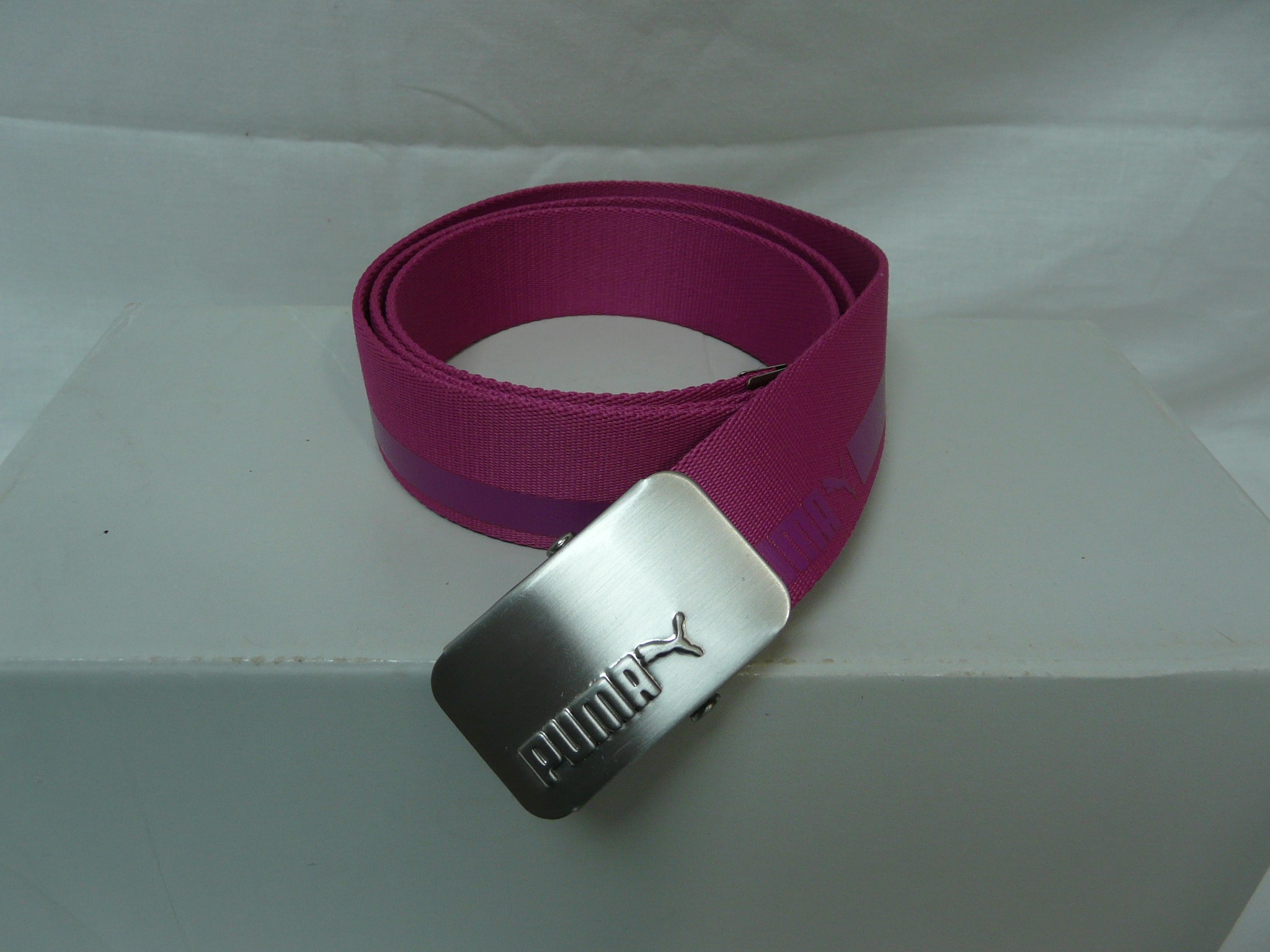 Voir photo 2 de Ceinture à clips - Puma - Taille M (117 cm) Ceinture à clips - Puma - Taille M (117 cm) Très bon état - Vue 2 -