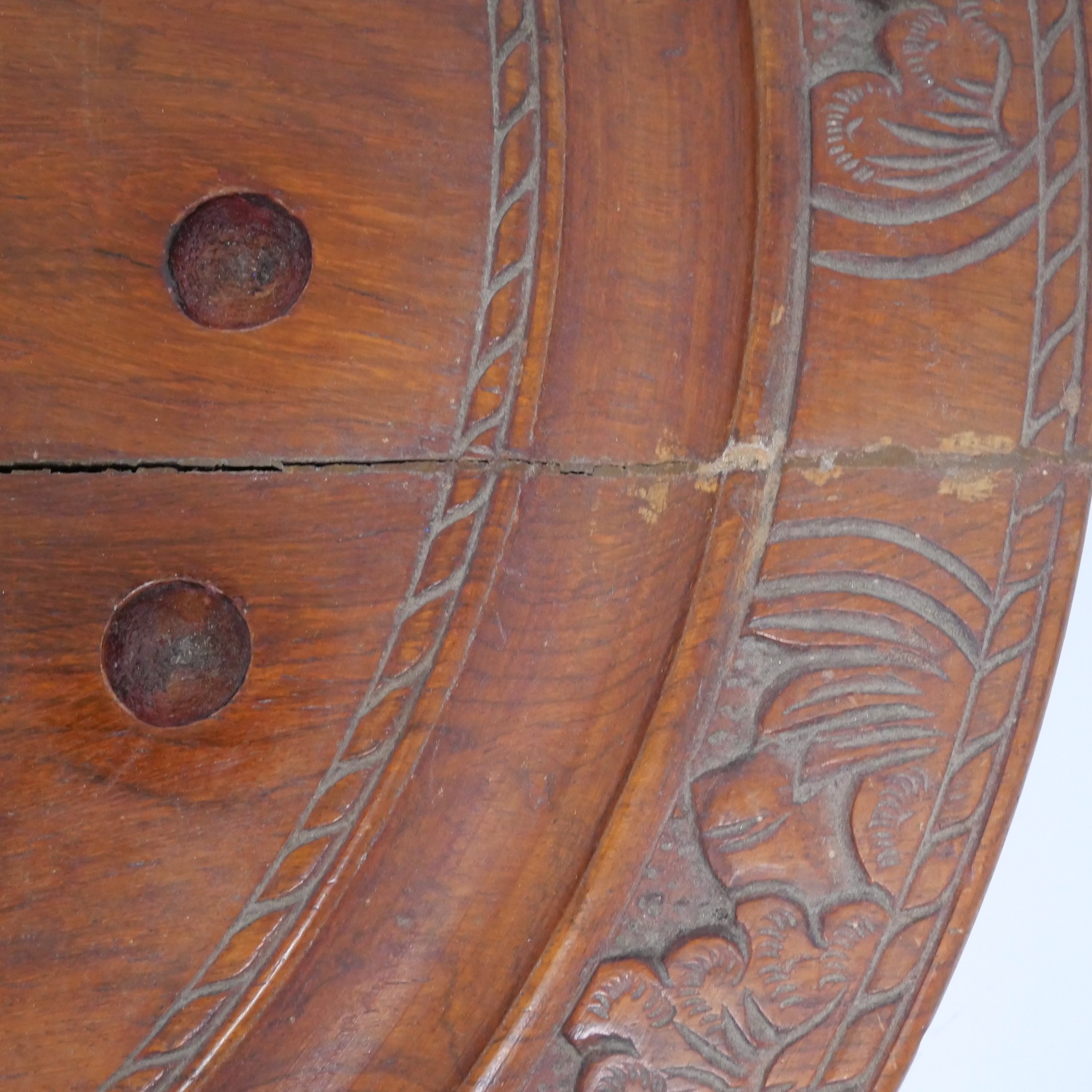 Jeu de solitaire en bois sculpté et billes en pierres naturelles et semi-précieuses Bon état - Vue 9 - 