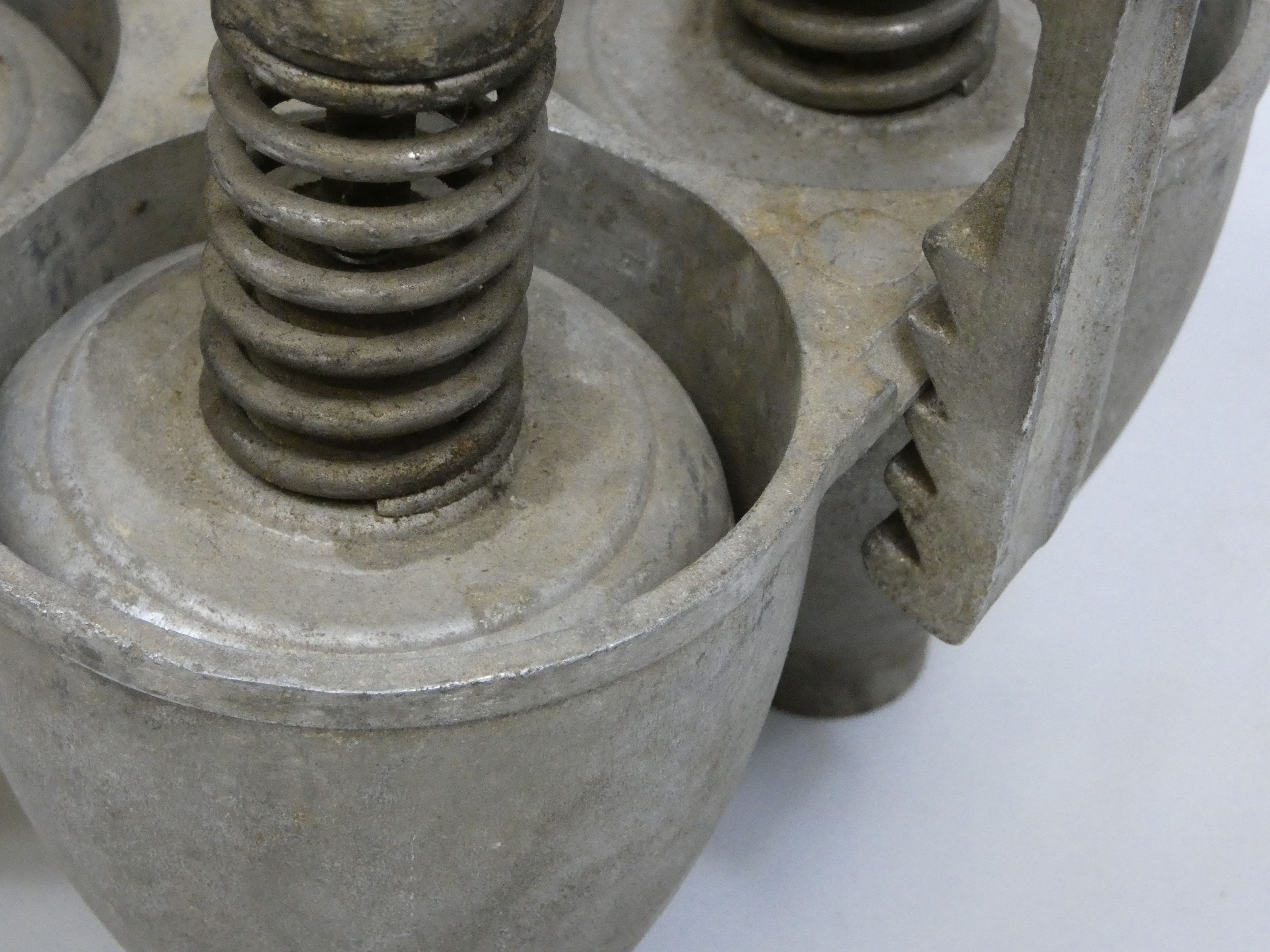 Ancien moule presse à jambonneau Bon état - Vue 2 - 