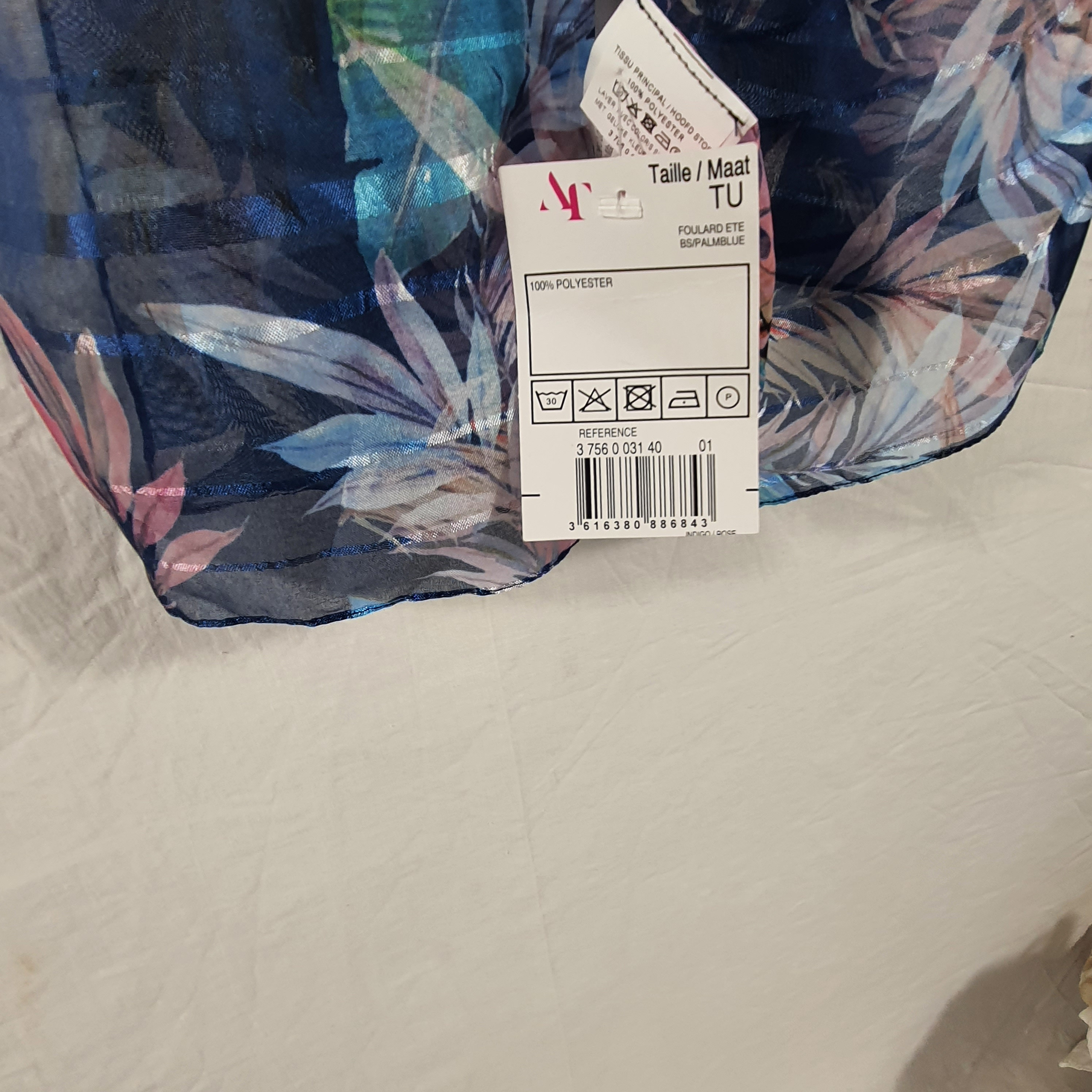 Foulard léger rectangulaire, tons bleus et roses - Armand Thiery - Photo 2