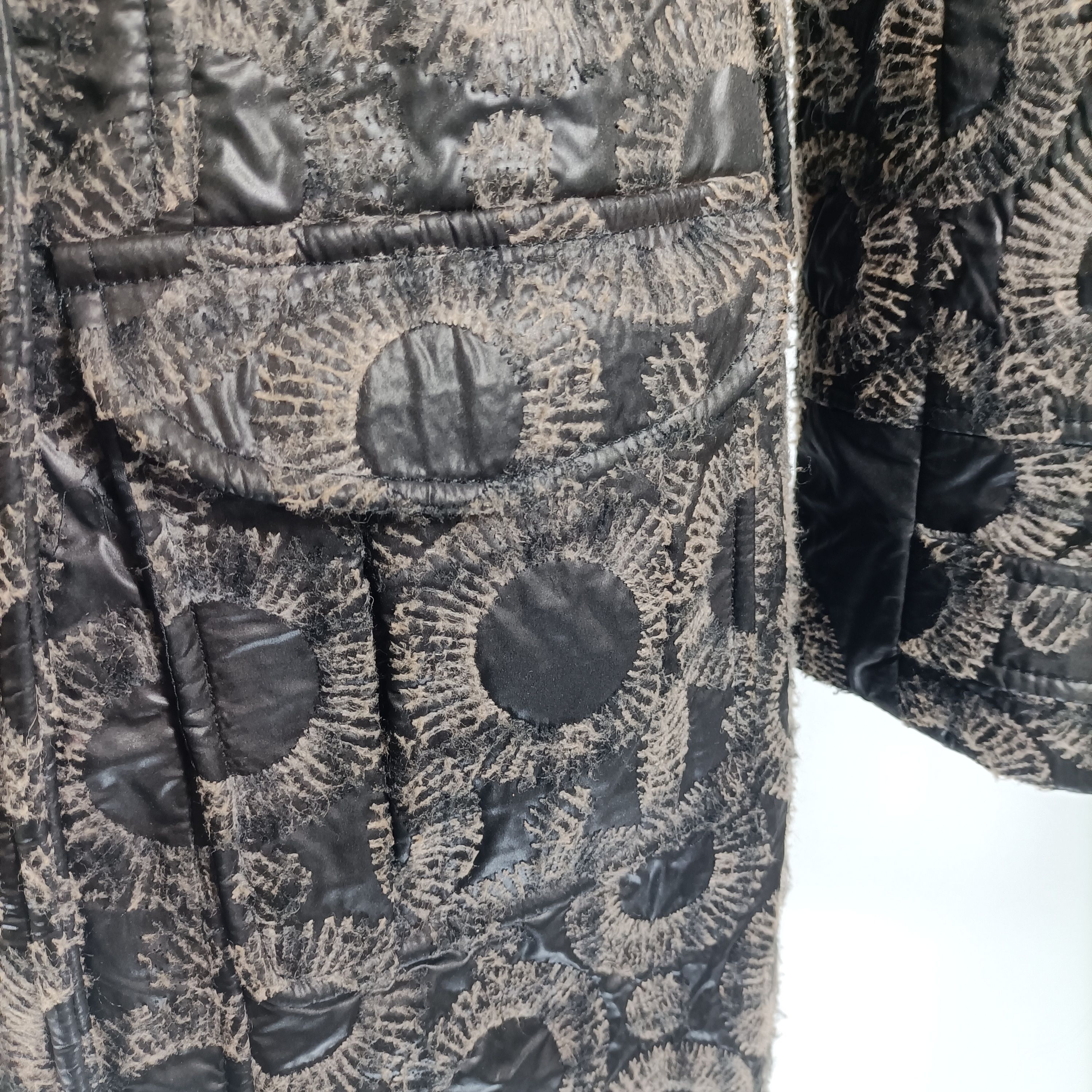 Voir photo 8 de Manteau long femme L Yoor Mino noir gris imprimé graphique ceinturé chaud élégance hiver Manteau long femme L Yoor Mino noir gris imprimé graphique ceinturé chaud élégance hiver Très bon état - Vue 8 -