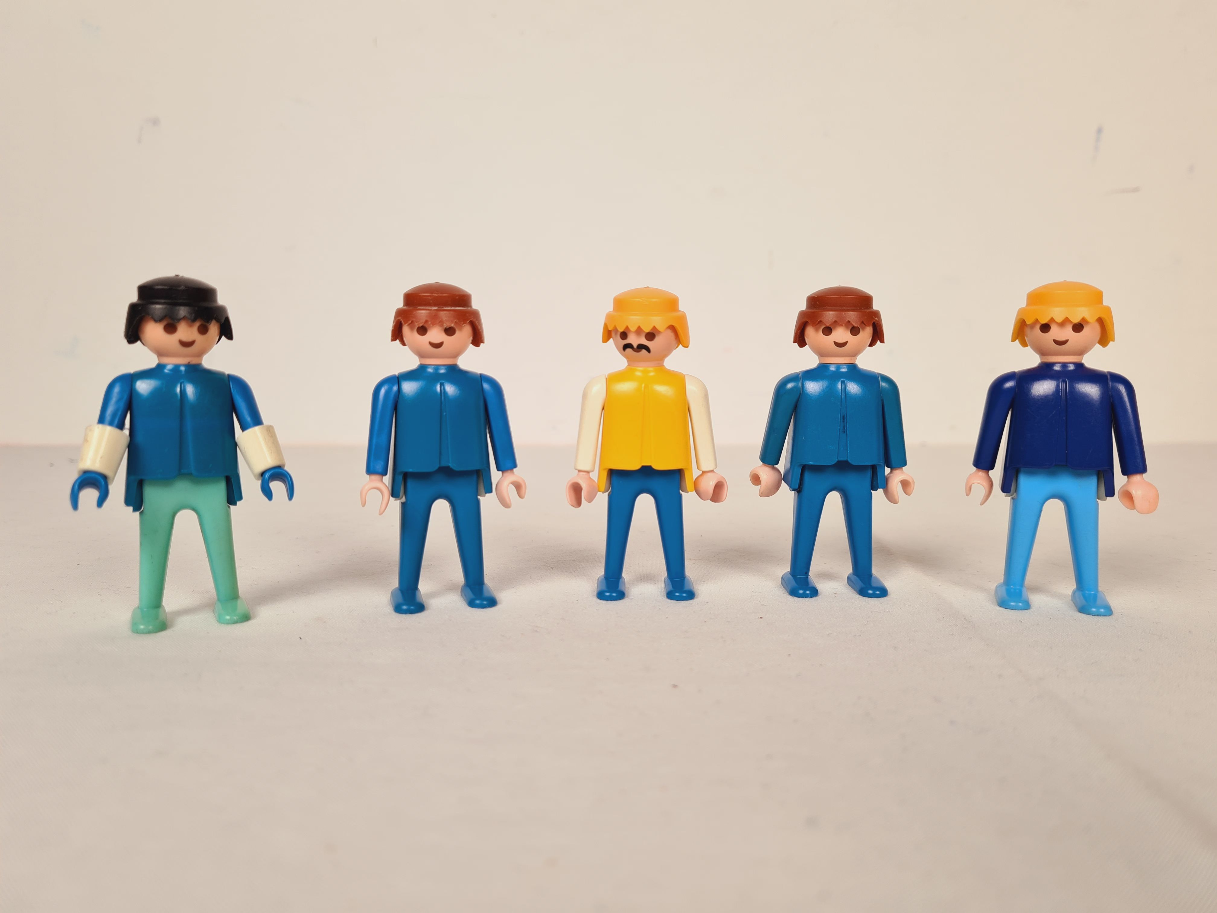 Playmobil sachet 5 figurines - 4 ans + - Bon état sur Label Emmaüs