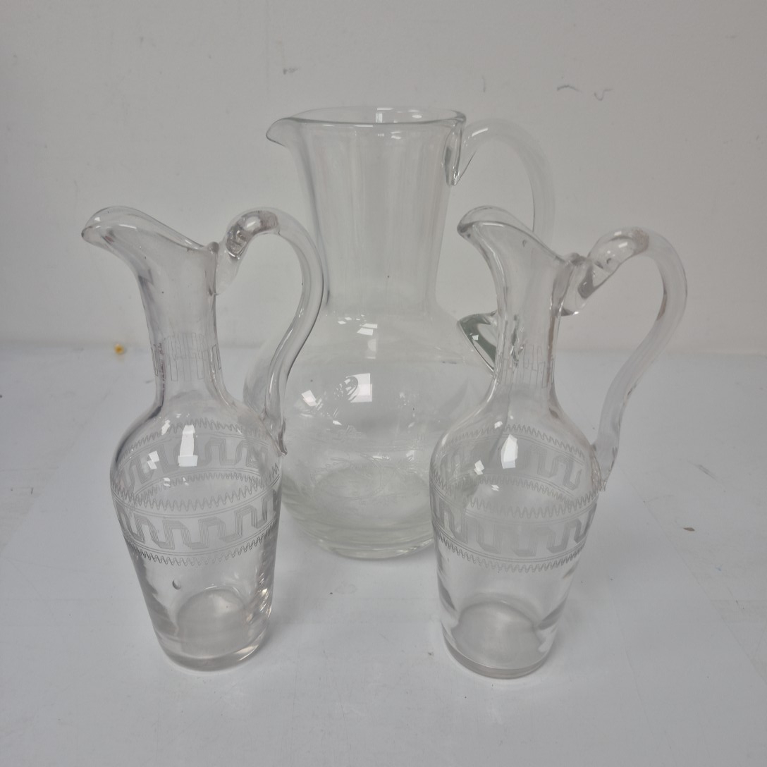 Lot de 3 carafes en verre 1 grosse 2 petites Très bon état - Vue 3 - 