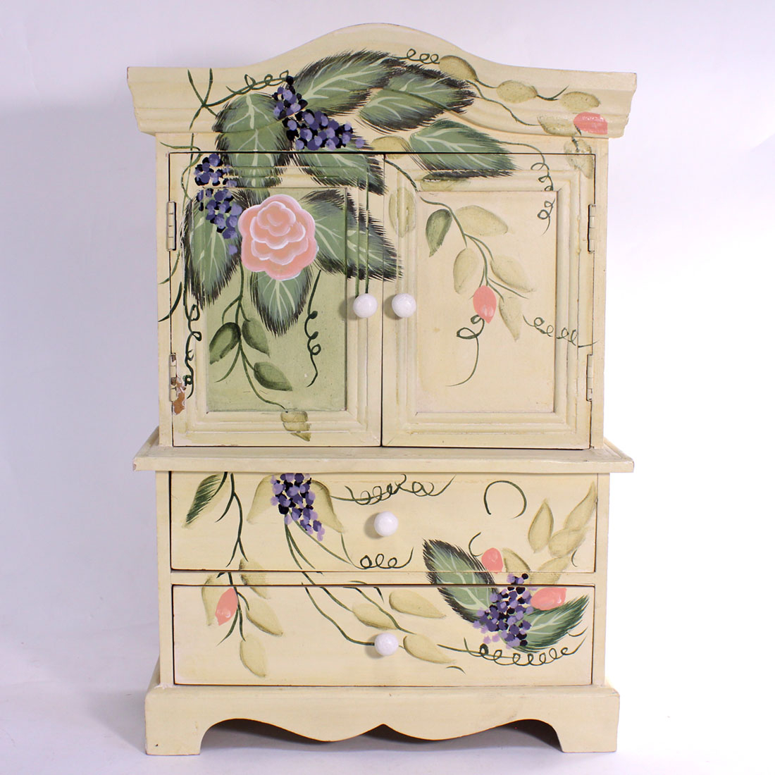 Meuble de rangement pour maison de poupée  -  reconditionné disponible sur Label Emmaüs