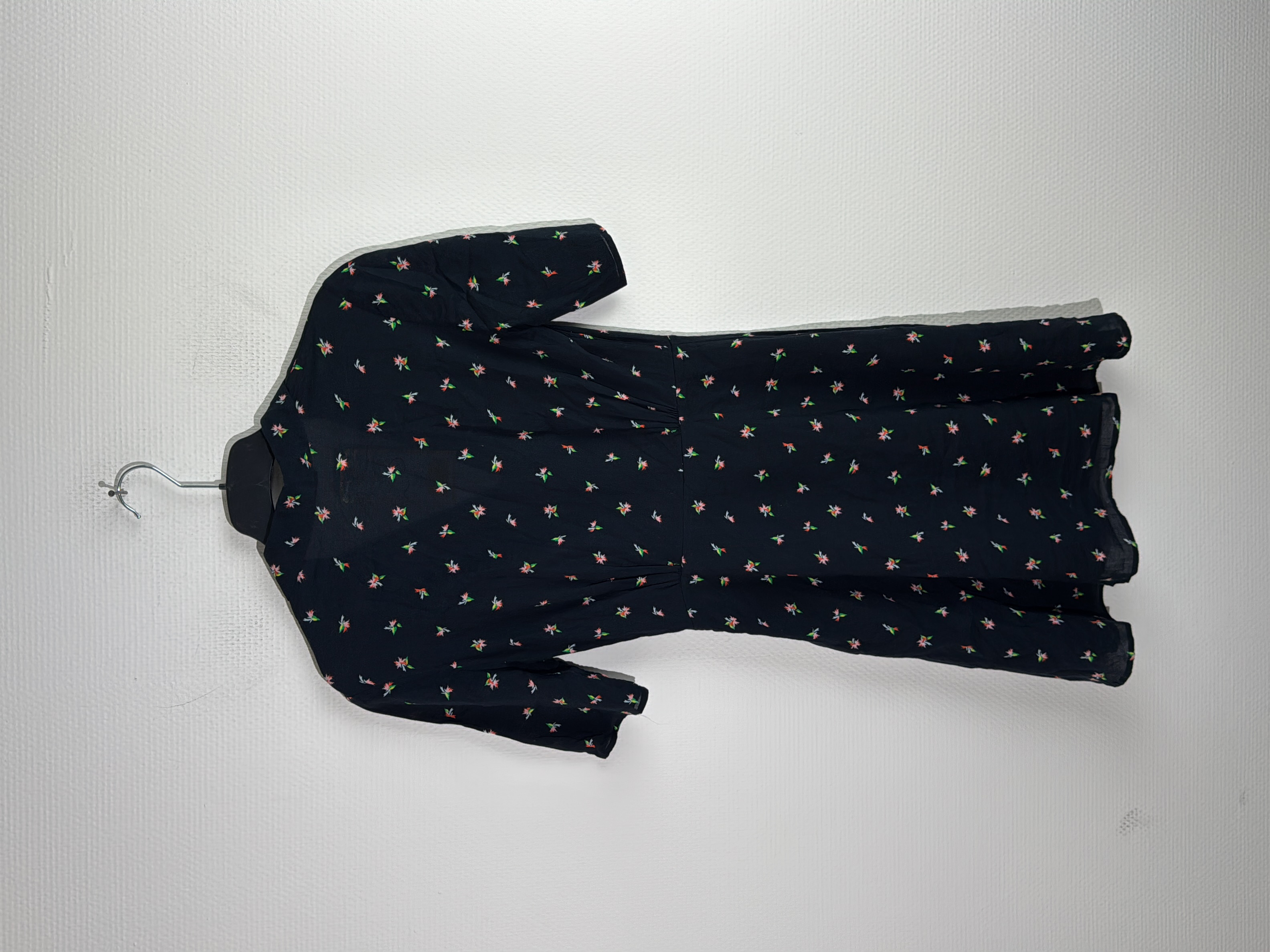 Voir photo 5 de Robe Noire Fleurie & Other Stories S 🌸 Robe Noire Fleurie & Other Stories S 🌸 - Vue 5 -