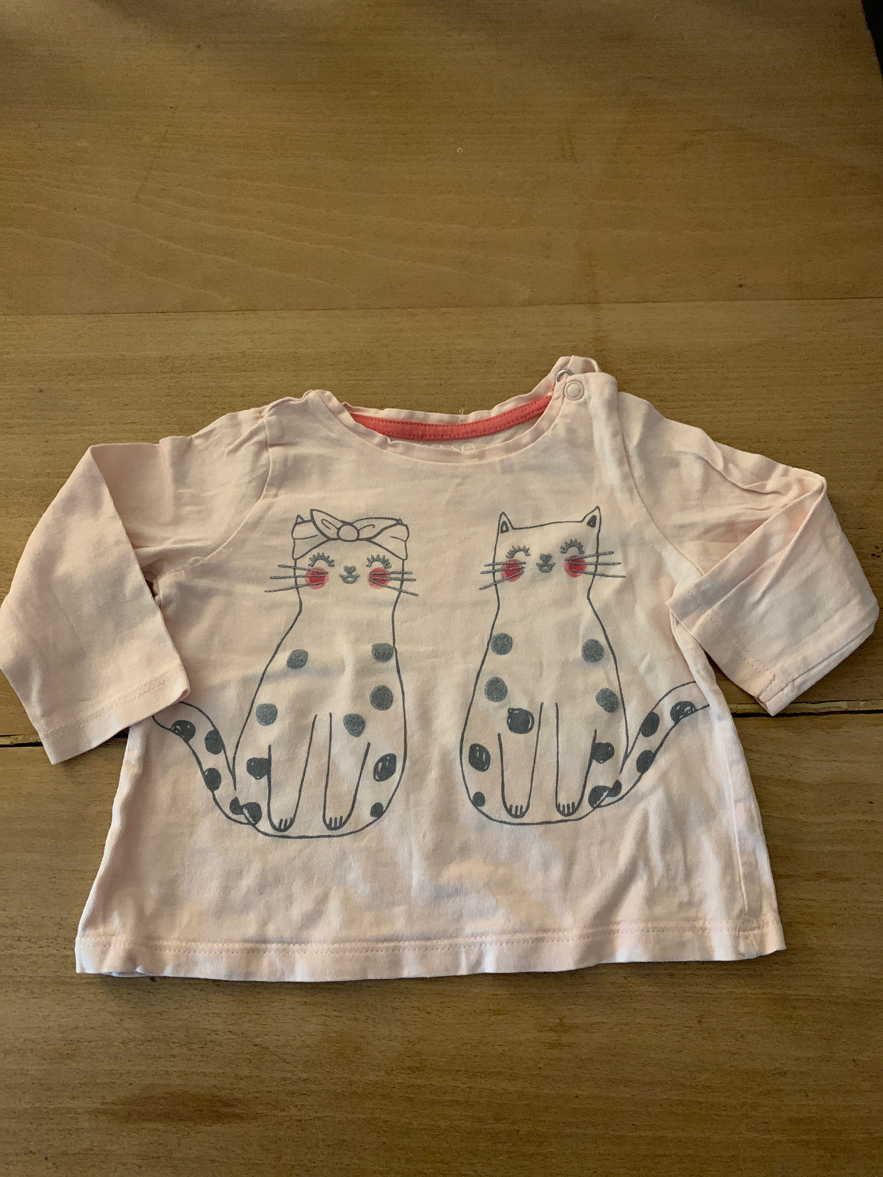 Voir photo 3 de Ensemble 6 mois fille « Kiabi, In Extenso » Ensemble 6 mois fille « Kiabi, In Extenso » - Vue 3 -