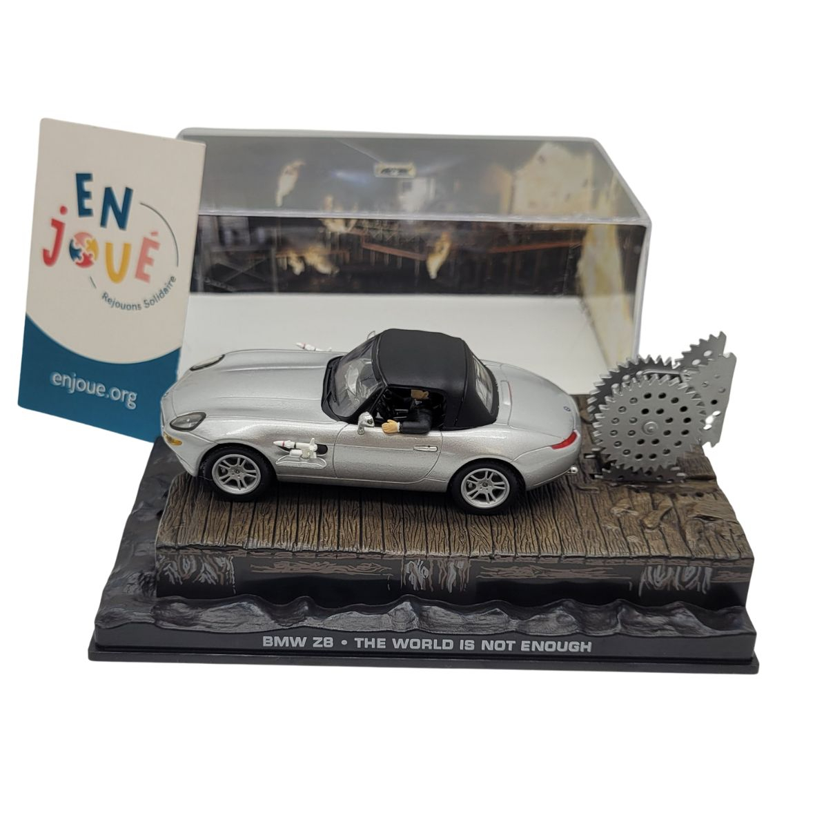 Voir photo 2 de Voiture miniateur de collection Aston Martin BMW Z8 James Bond 007 - A partir de 14 ans Voiture miniateur de collection Aston Martin BMW Z8 James Bond 007 - A partir de 14 ans - Vue 2 -