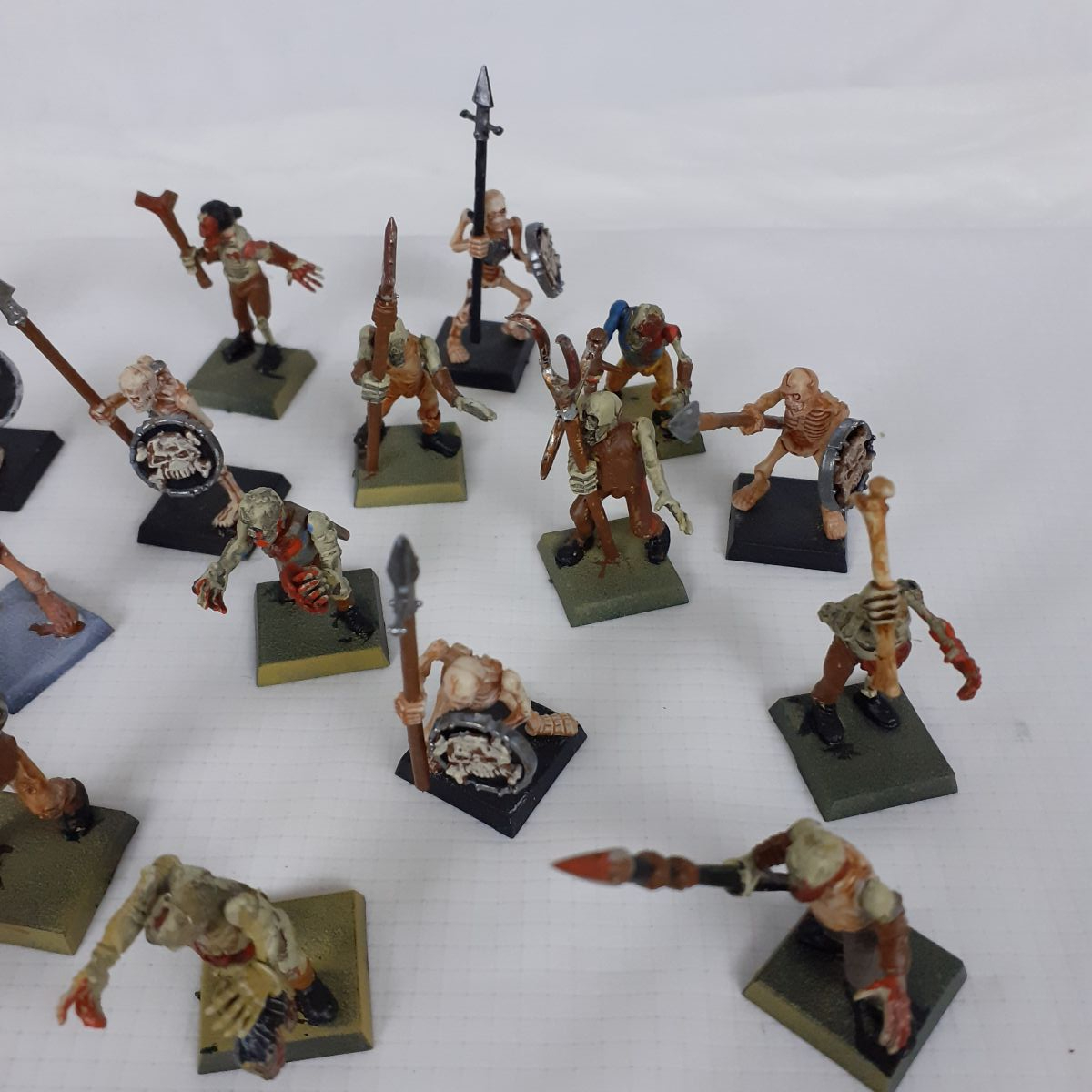 Voir photo 6 de Ensemble de 22 figurines - Morts vivants - Collection Ensemble de 22 figurines - Morts vivants - Collection Comme neuf - Vue 6 -