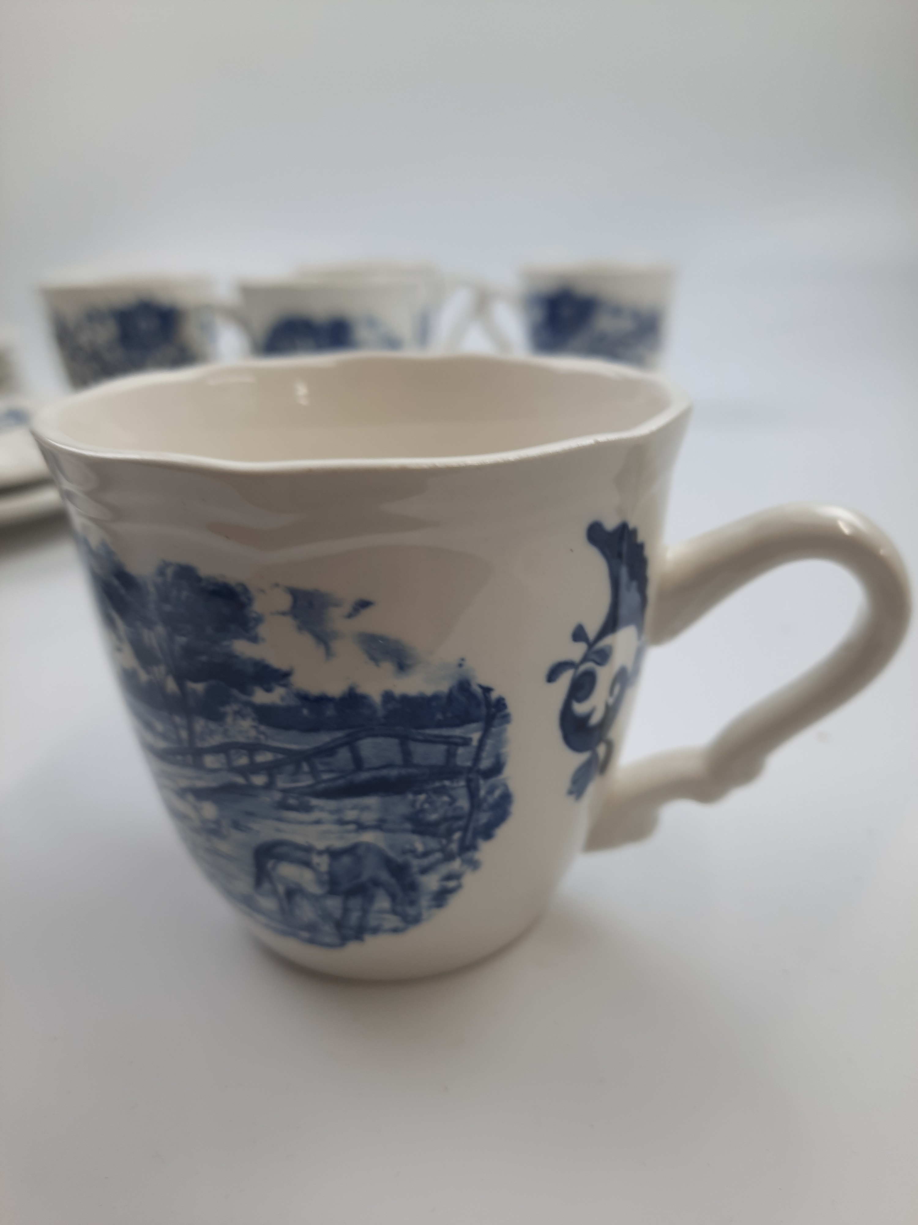 Voir photo 9 de Ensemble de 5 tasses et 6 sous tasses, Sarreguemines Ensemble de 5 tasses et 6 sous tasses, Sarreguemines Très bon état - Vue 9 -