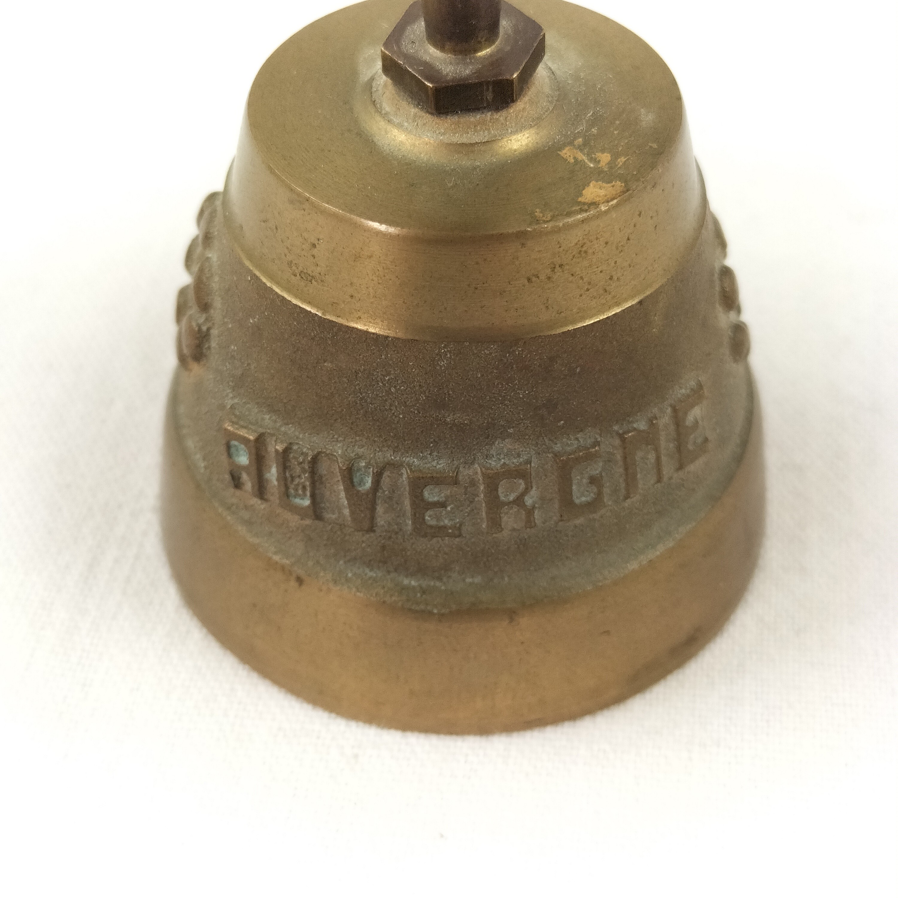 Cloche en laiton – Souvenir AUVERGNE - Photo 4