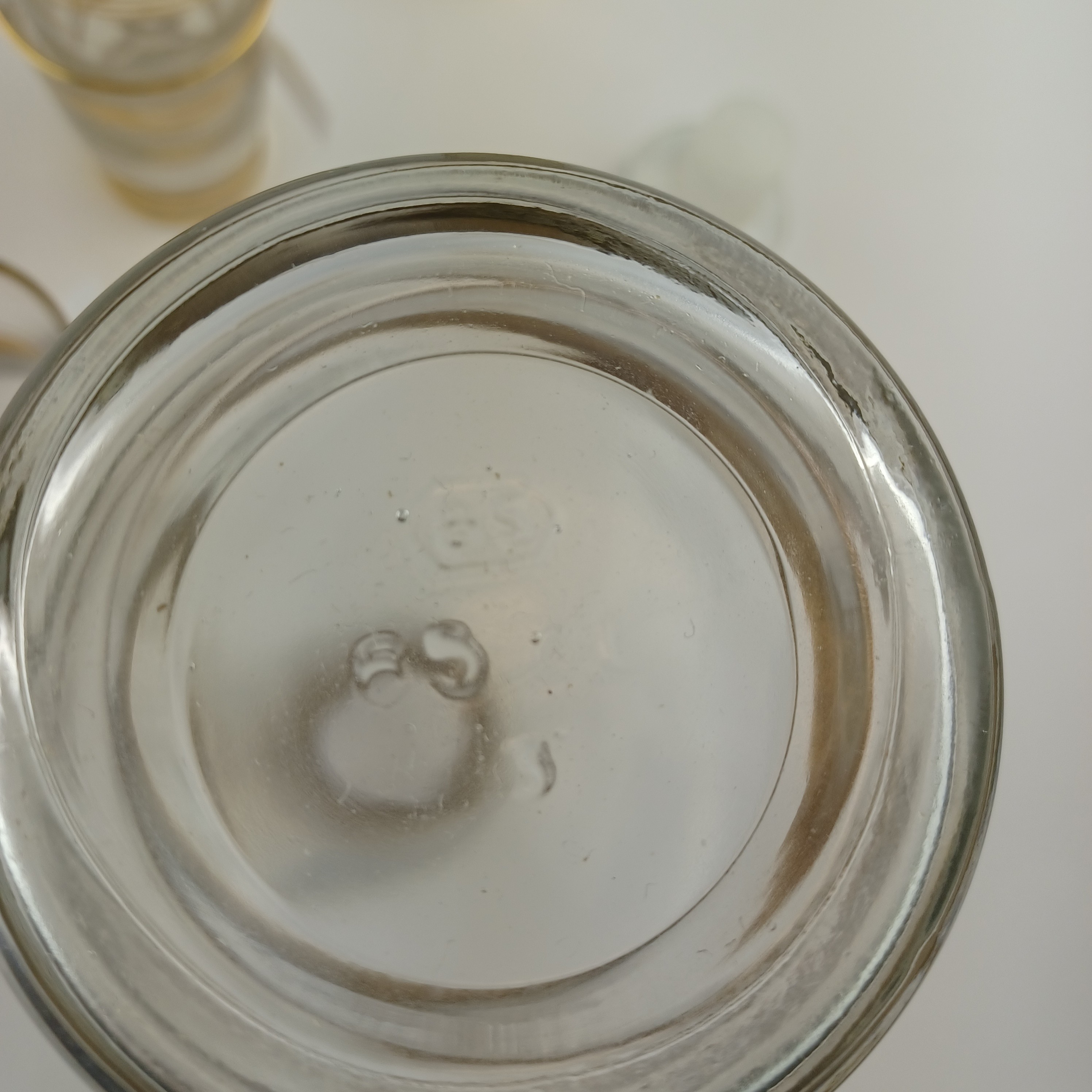 Voir photo 12 de Service à liqueur comprenant une carafe de 65cl avec bouchon, 8 verres à liqueurs et deux verres à thé avec leur cuillère Service à liqueur comprenant une carafe de 65cl avec bouchon, 8 verres à liqueurs et deux verres à thé avec leur cuillère Très bon état - Vue 12 -