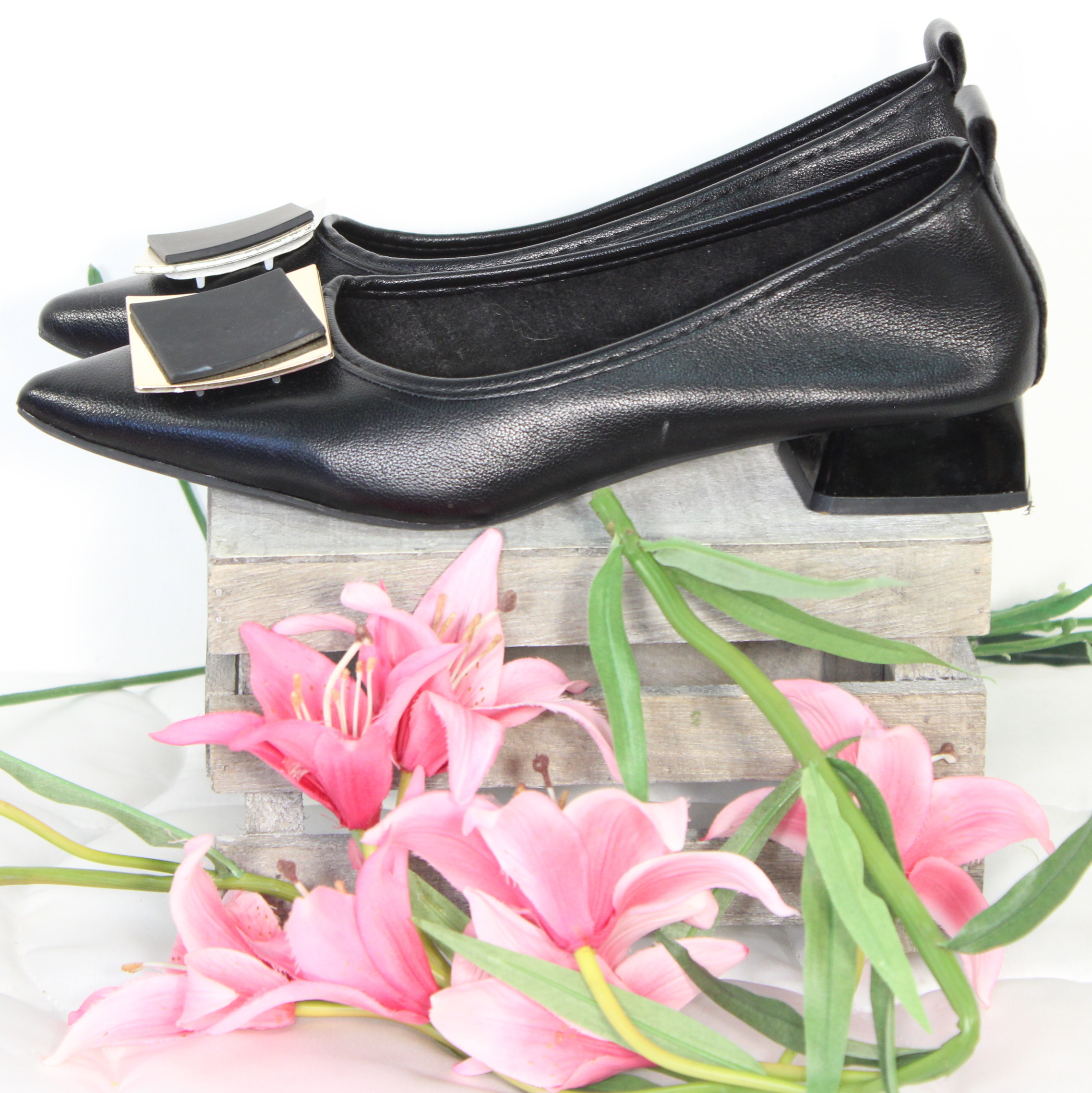 Voir photo 2 de Chaussure à talon plat Noir X L YUAN Pointure Estimée 38 Chaussure à talon plat Noir X L YUAN Pointure Estimée 38 Bon état - Vue 2 -