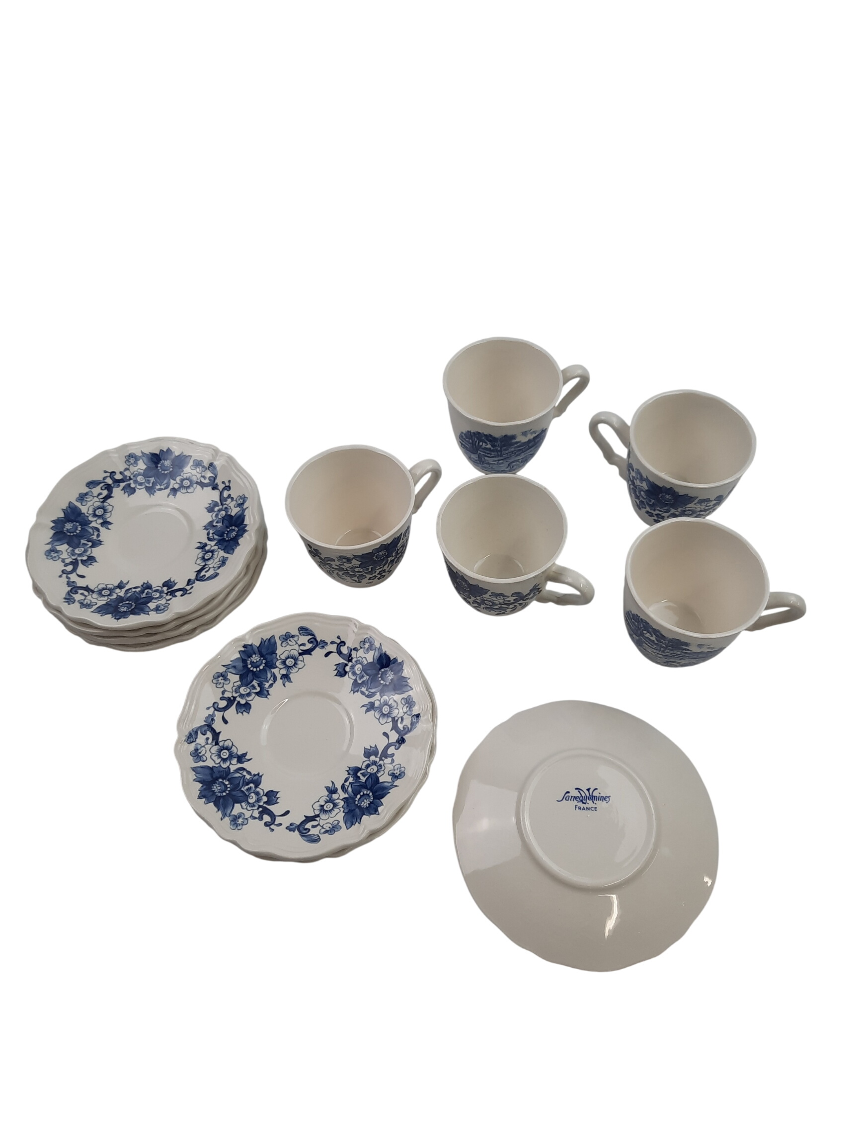 Acheter Ensemble de 5 tasses et 6 sous tasses, Sarreguemines Très bon état - 18,40 € Ensemble de 5 tasses et 6 sous tasses, Sarreguemines Très bon état - reconditionné disponible sur Label Emmaüs