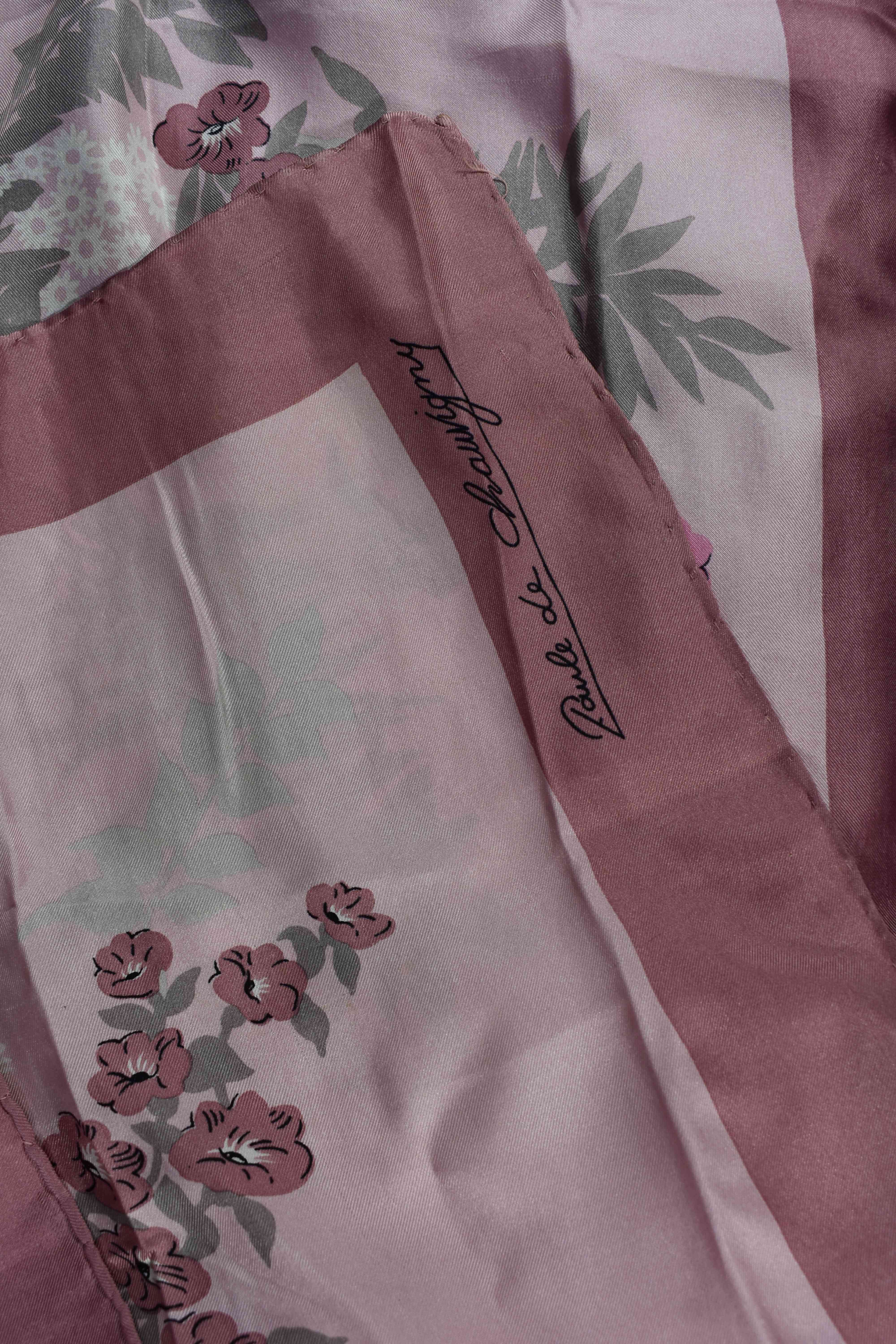 Foulard en soie, tons de rose, signé Paule de Chauvigny (76 X 76 cm ). - Photo 2