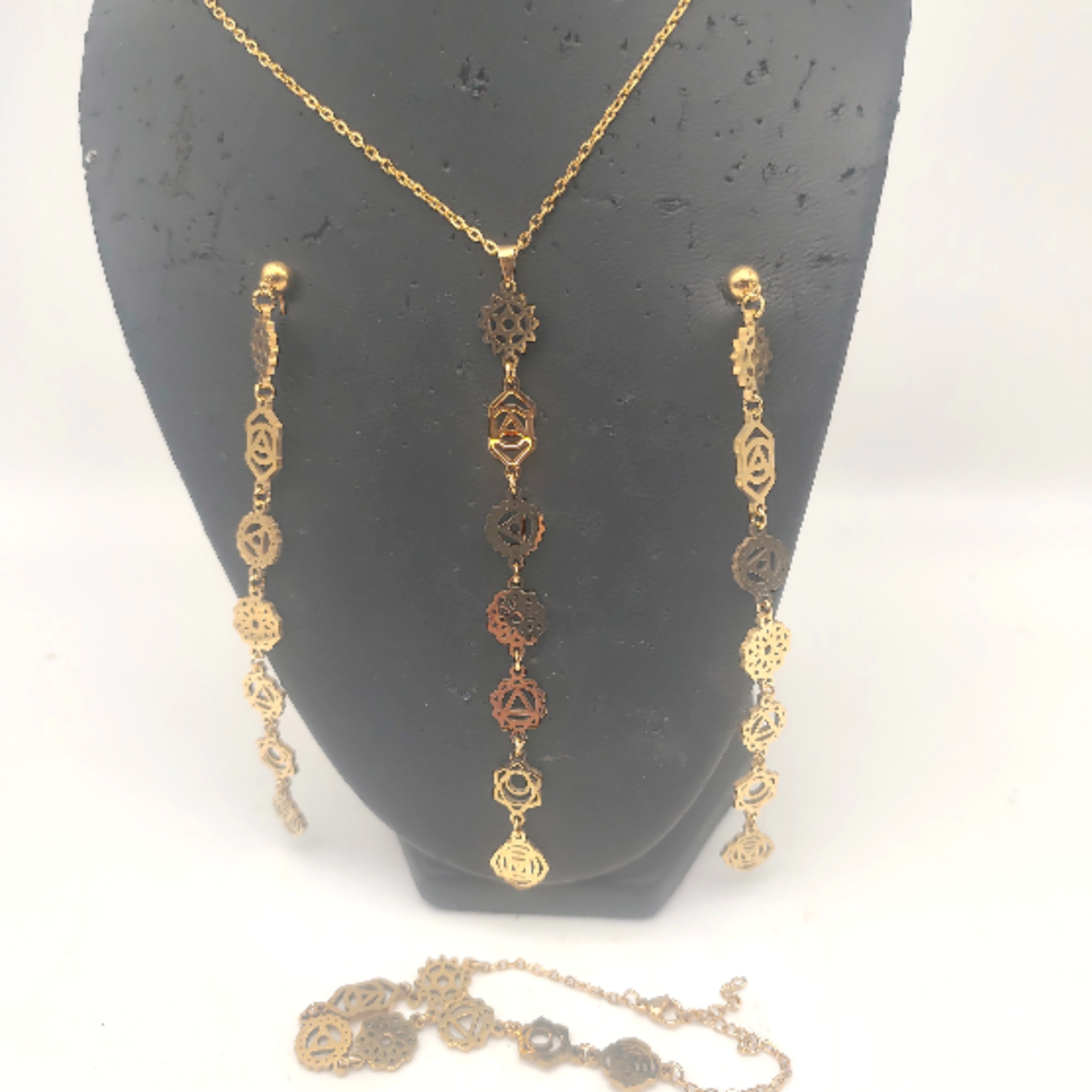 Voir photo 3 de Parure 4 pièces 7 Chakra Parure 4 pièces 7 Chakra Très bon état - Vue 3 -