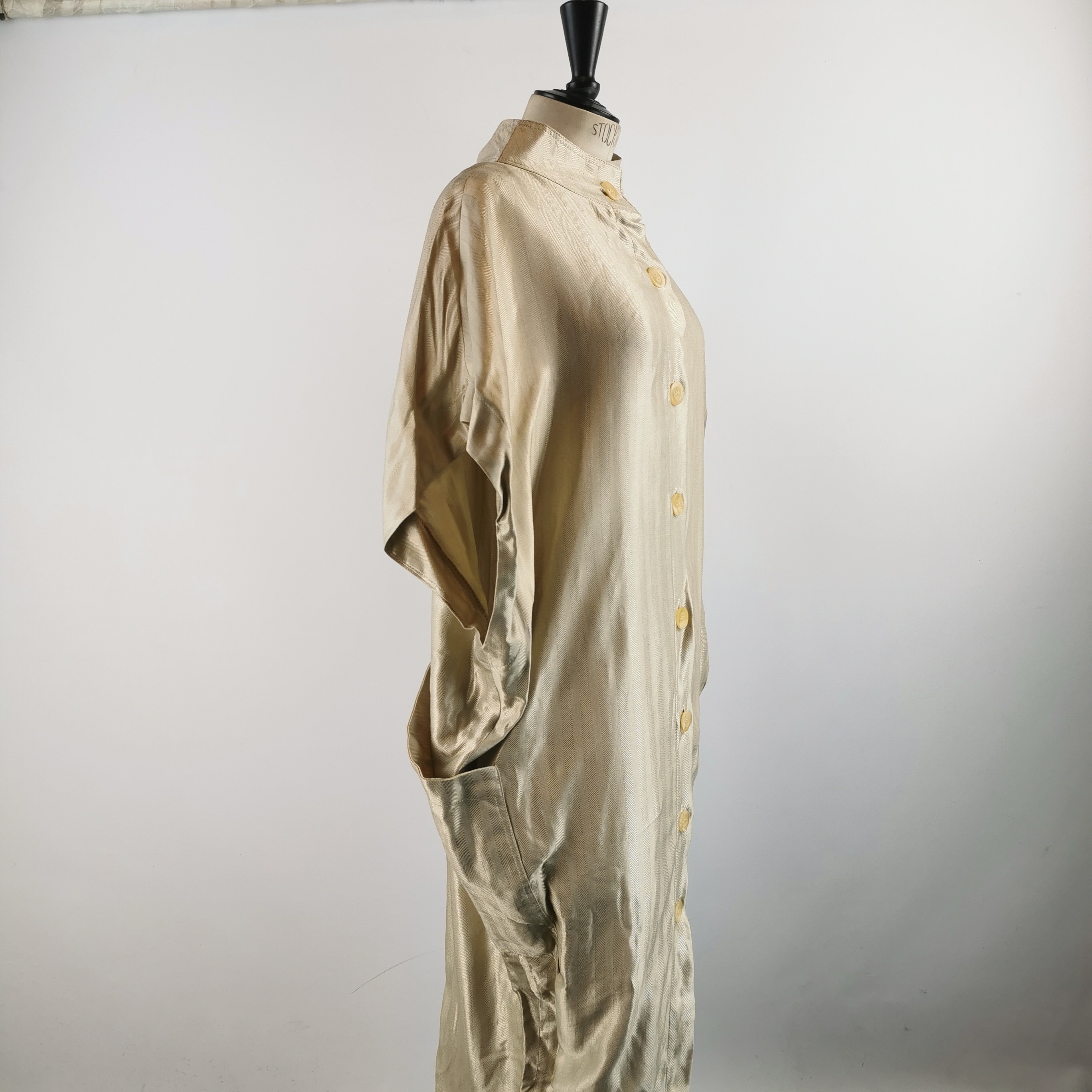 Voir photo 3 de Cape longue dorée Fabiana Filippi en soie - Taille unique Cape longue dorée Fabiana Filippi en soie - Taille unique Comme neuf - Vue 3 -