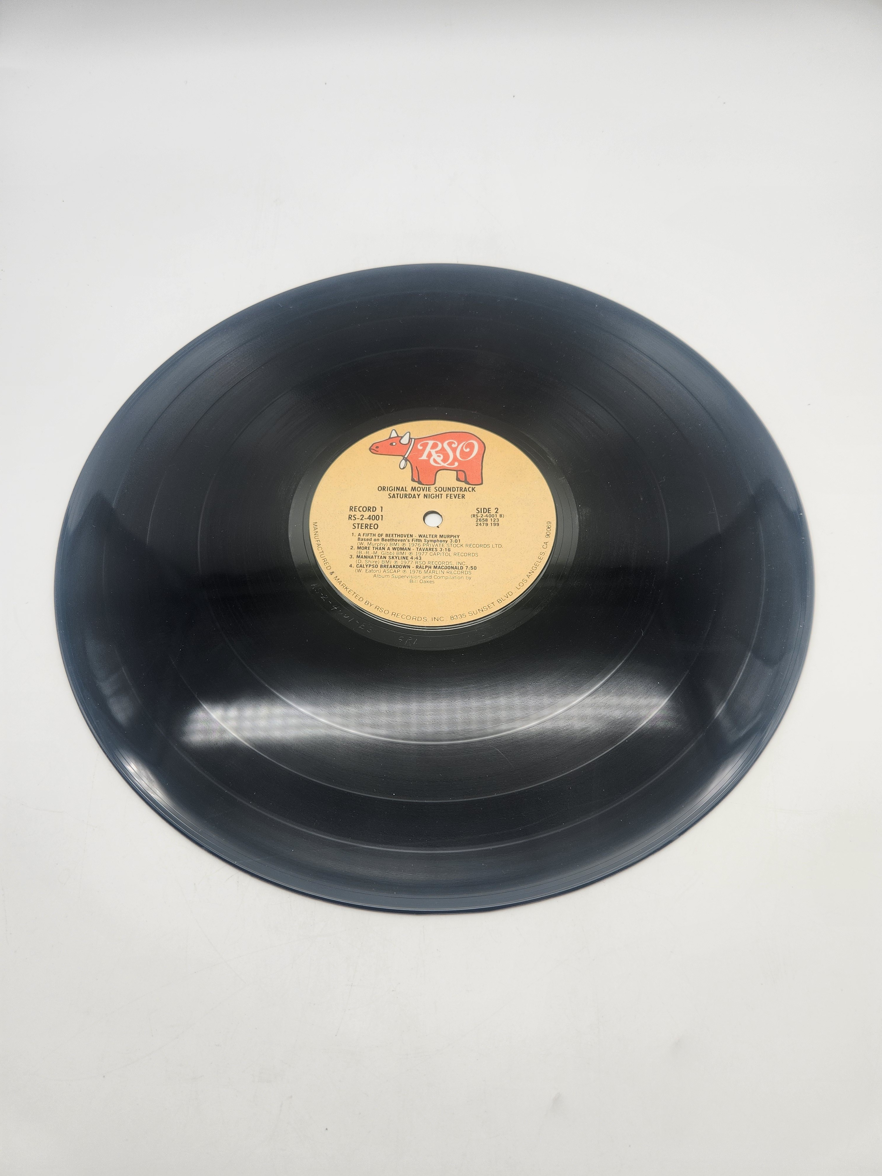 Voir photo 7 de Vinyle 33 tours — de la bande originale du film culte Saturday Night Fever Année 1977 Vinyle 33 tours — de la bande originale du film culte Saturday Night Fever Année 1977 Très bon état - Vue 7 -