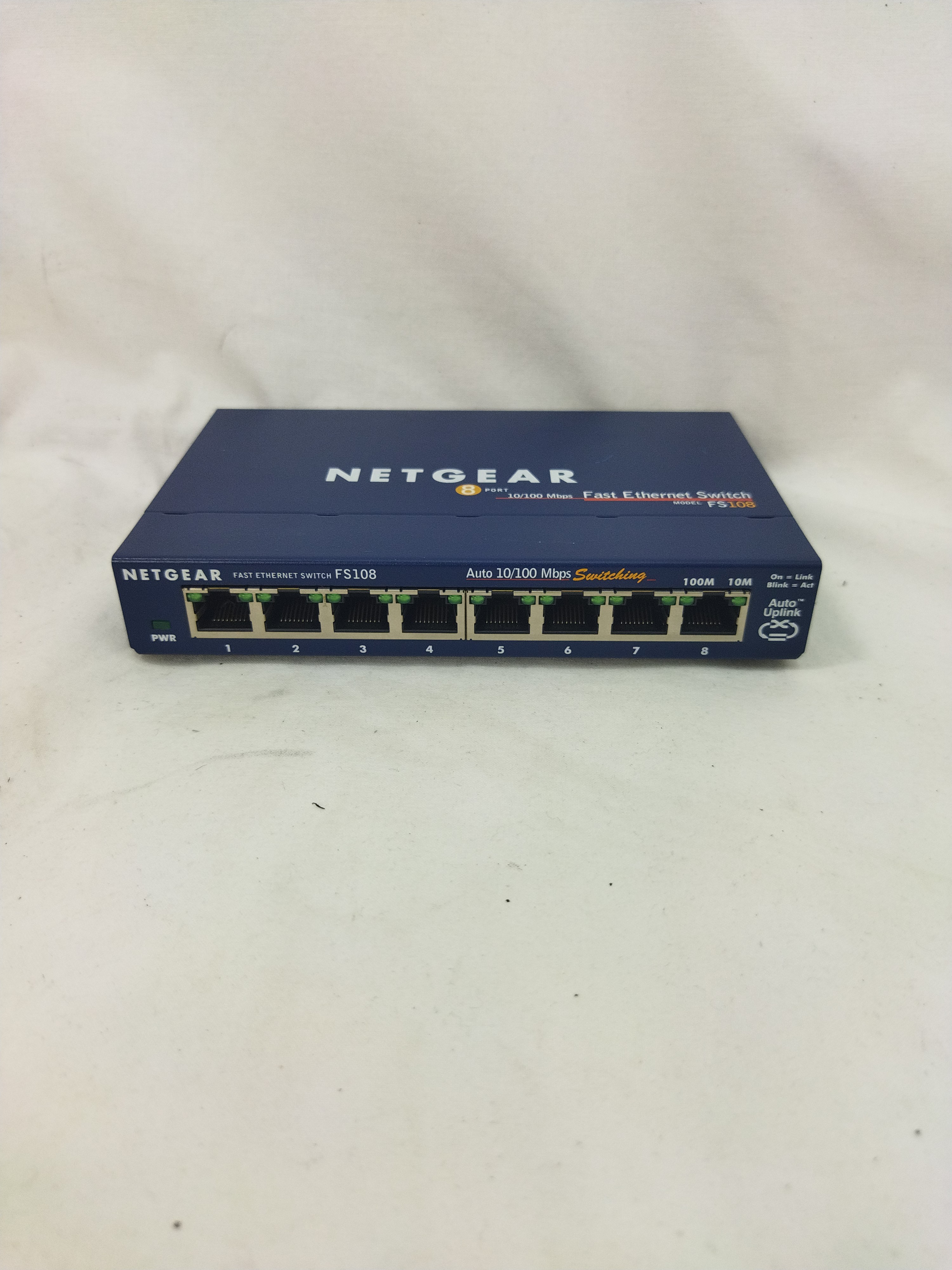 Switch Fast Ethernet Netgear FS108 v2 8 Ports 10/100 Mbps Bureau Plug-N-Play sans chargeur - Photo 1