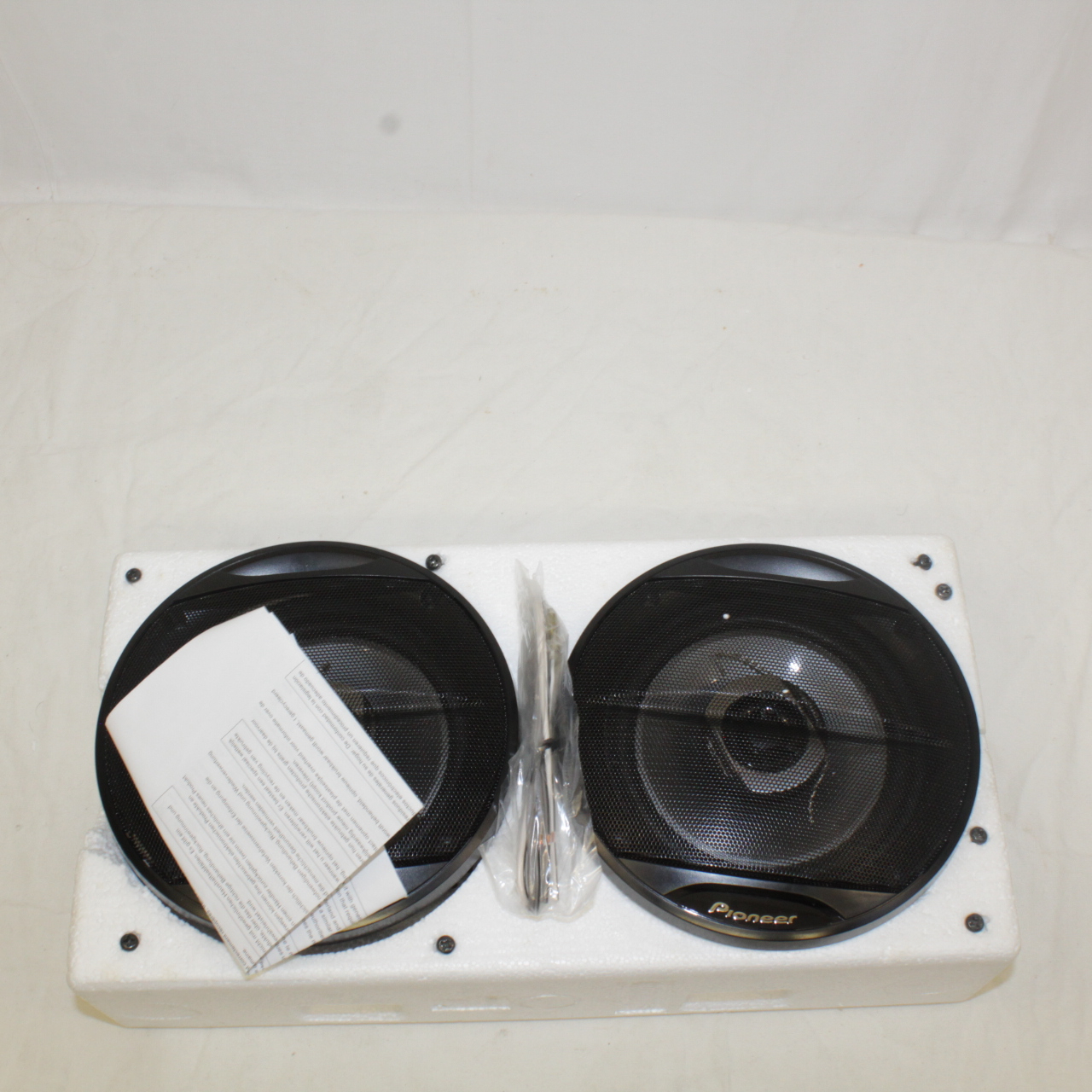 Voir photo 4 de 2 Haut-parleur Pioneer 130W 2 Haut-parleur Pioneer 130W Très bon état - Vue 4 -