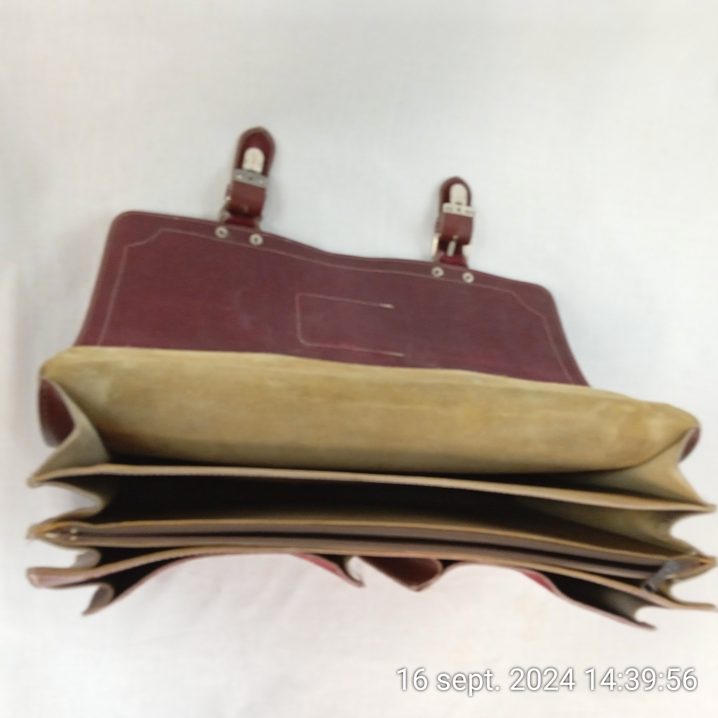 Cartable Kickers vintage rouge en cuir et en daim Bon état - Vue 4 - 