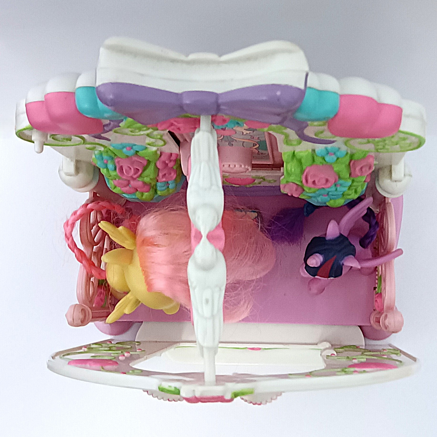 Voir photo 8 de Chapelle My Little Pony avec décor floral et deux figurines de remplacement Chapelle My Little Pony avec décor floral et deux figurines de remplacement Bon état - Vue 8 -