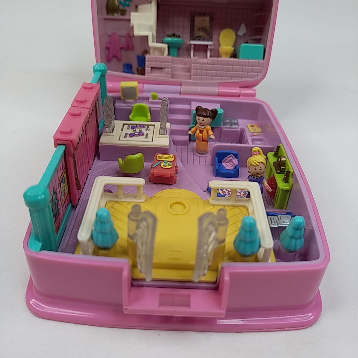 Voir photo 6 de Polly pocket Star bright dinner party avec 2 figurines - 1994 Polly pocket Star bright dinner party avec 2 figurines - 1994 Bon état - Vue 6 -