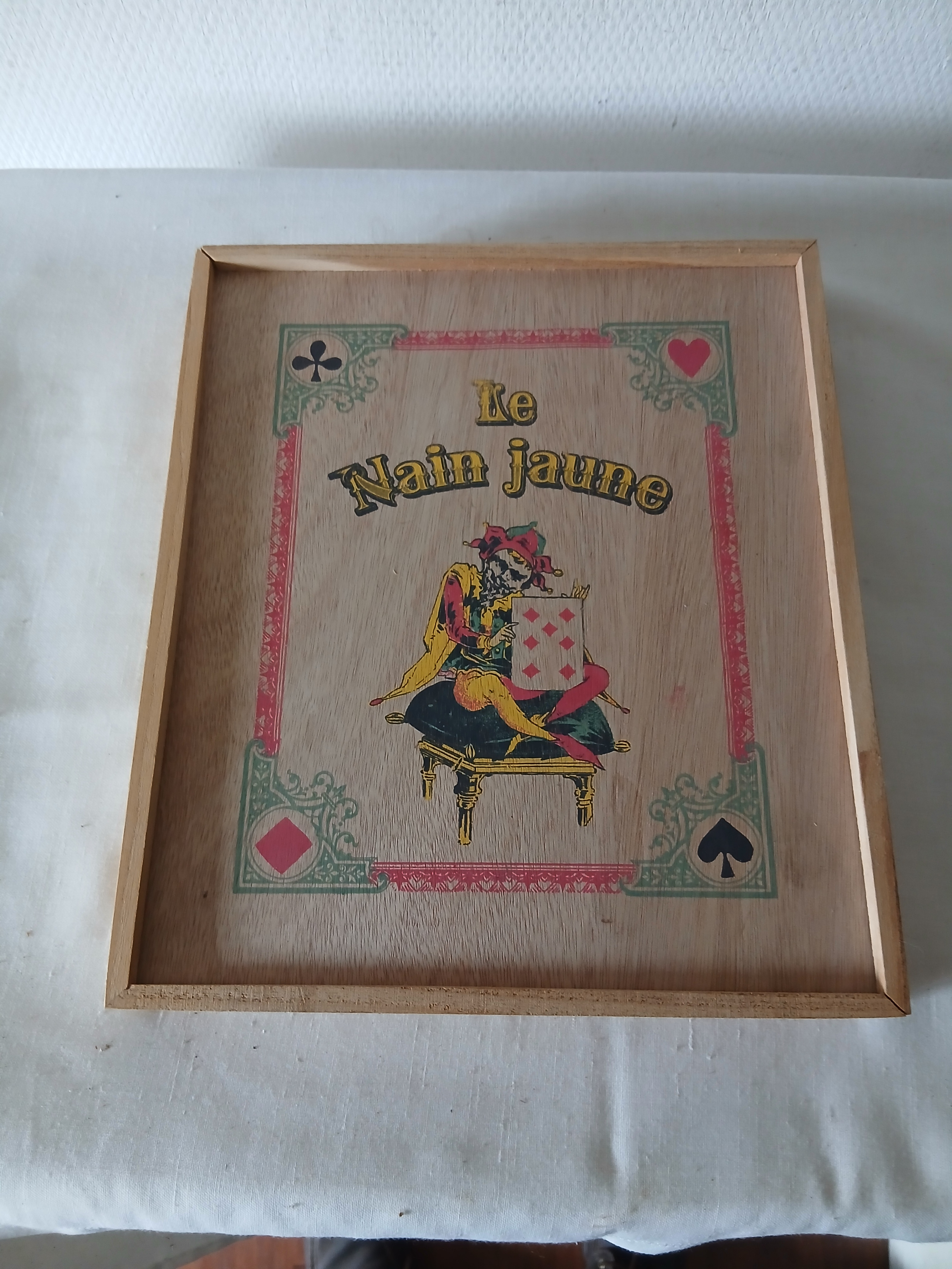 Jeu de nain jaune dans une boite en bois.  - Vue 5 - 