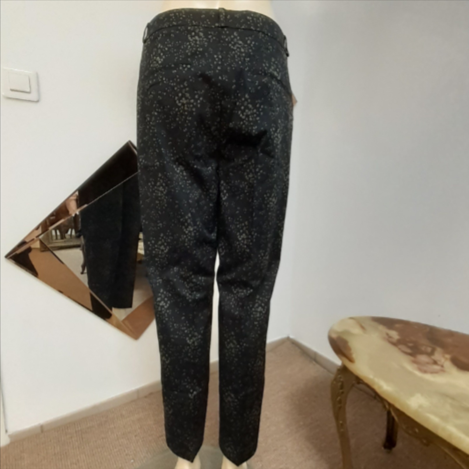 Pantalon cigarette 7/8 noir à motif T42 Comme neuf - Vue 2 - 