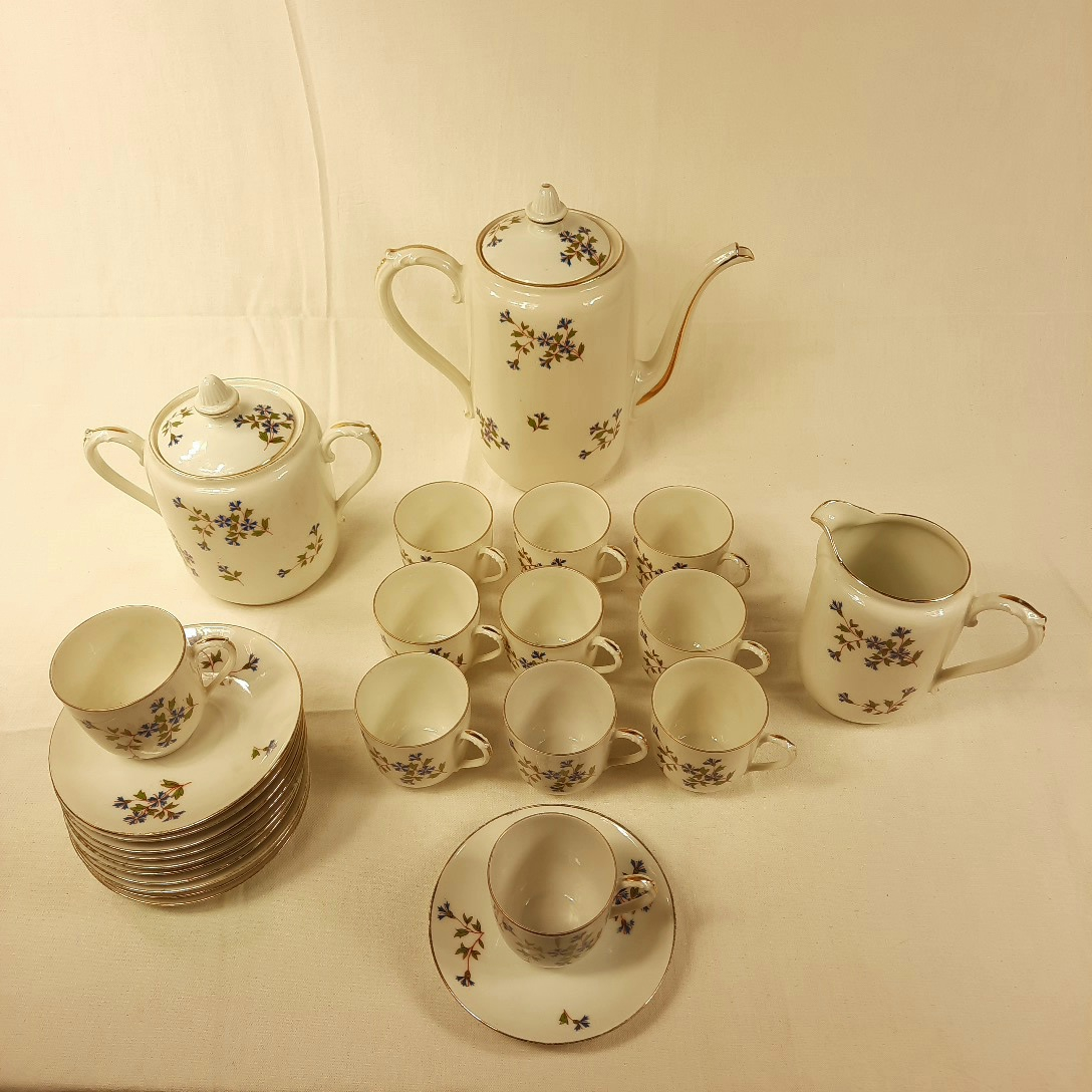 Service à café porcelaine S.F.P, blanc et doré – Vaisselle Vintage & Cie Service à café porcelaine S.F.P, blanc et doré – Vaisselle Vintage & Cie