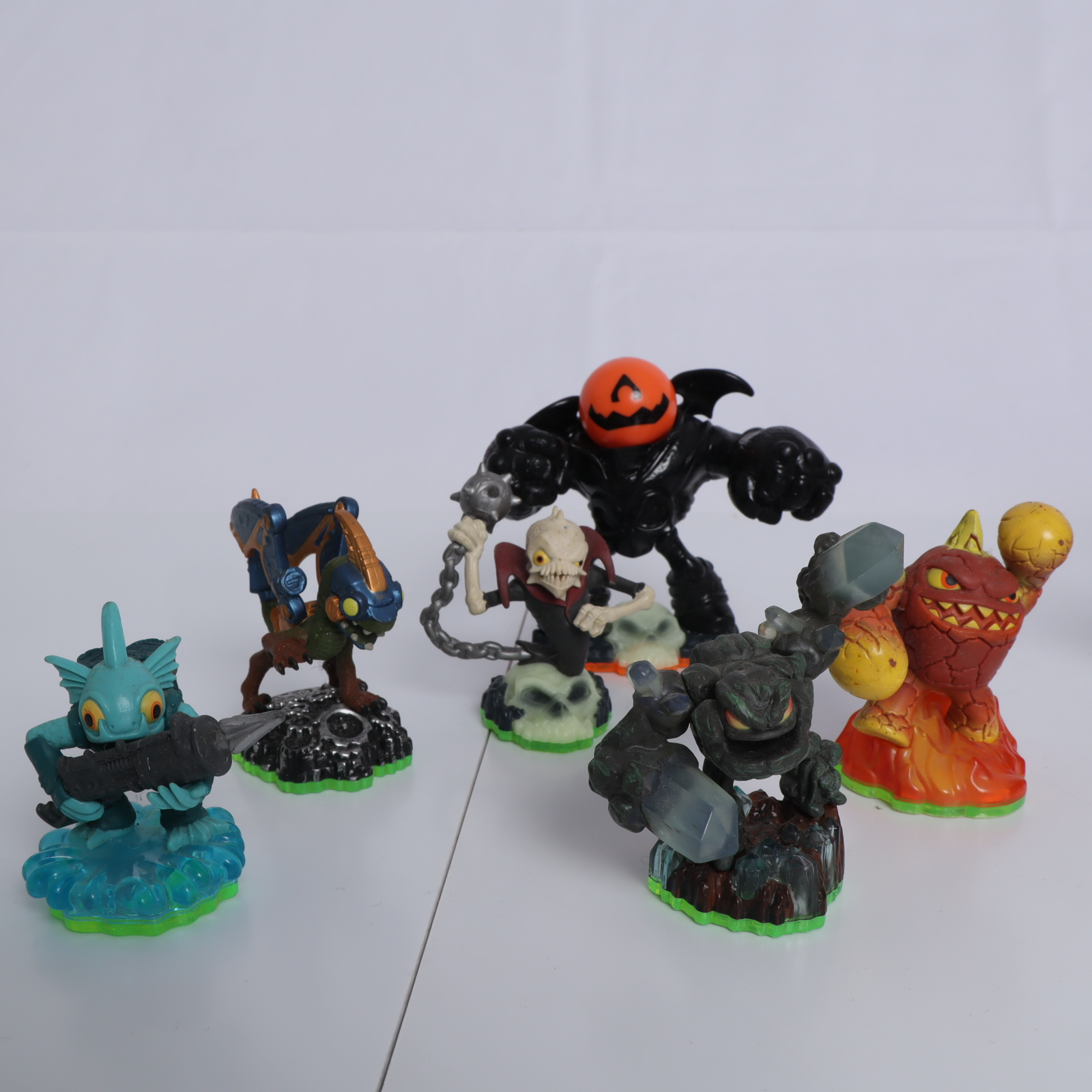 Voir photo 4 de Lot de 14 figurines Skylanders Lot de 14 figurines Skylanders - Vue 4 -