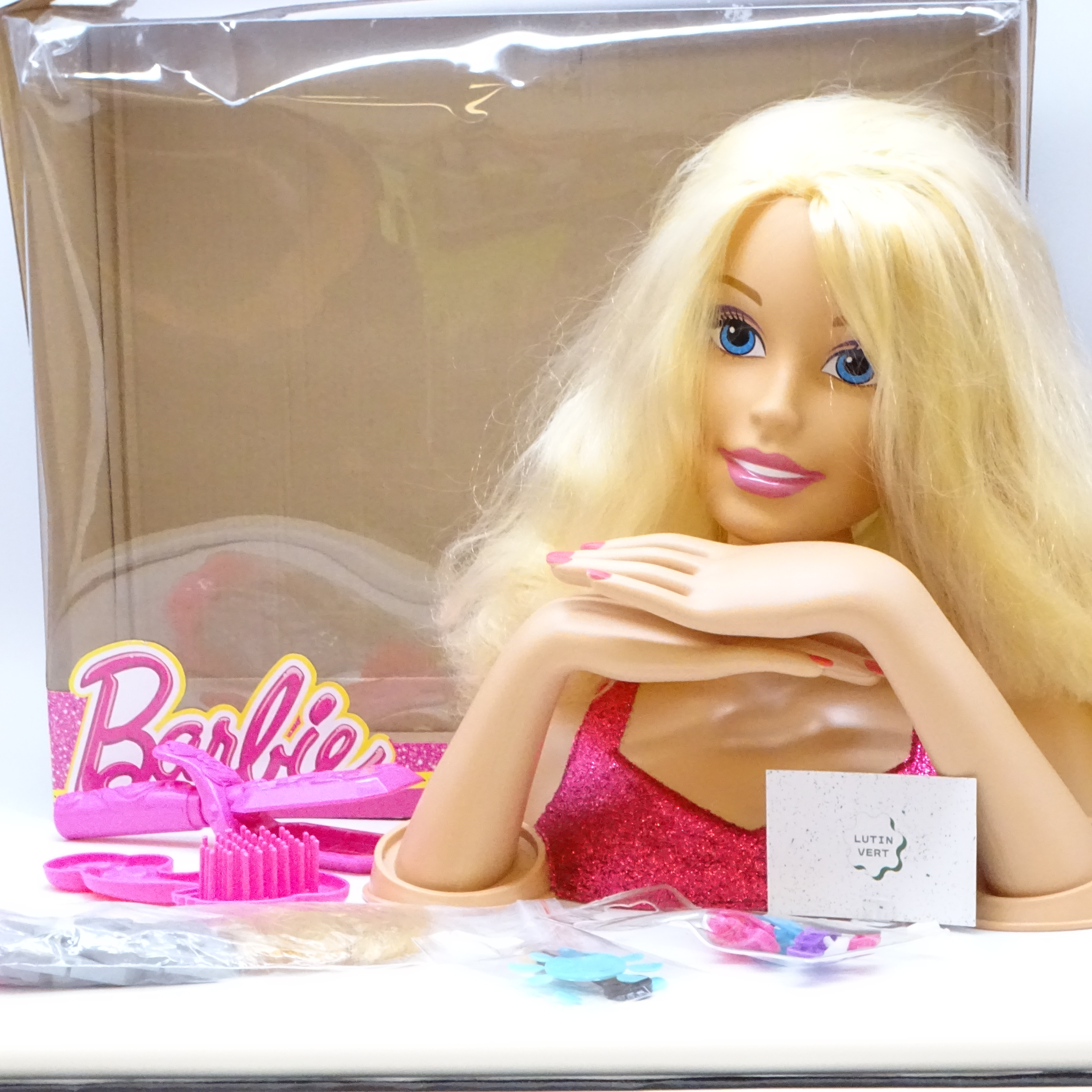 Acheter Coiffe et Colore Barbie d'occasion GIOCHI PREZIOSI - Dès 3 ans | Ref 13940 - 22,00 € Coiffe et Colore Barbie d'occasion GIOCHI PREZIOSI - Dès 3 ans | Ref 13940 - reconditionné disponible sur Label Emmaüs