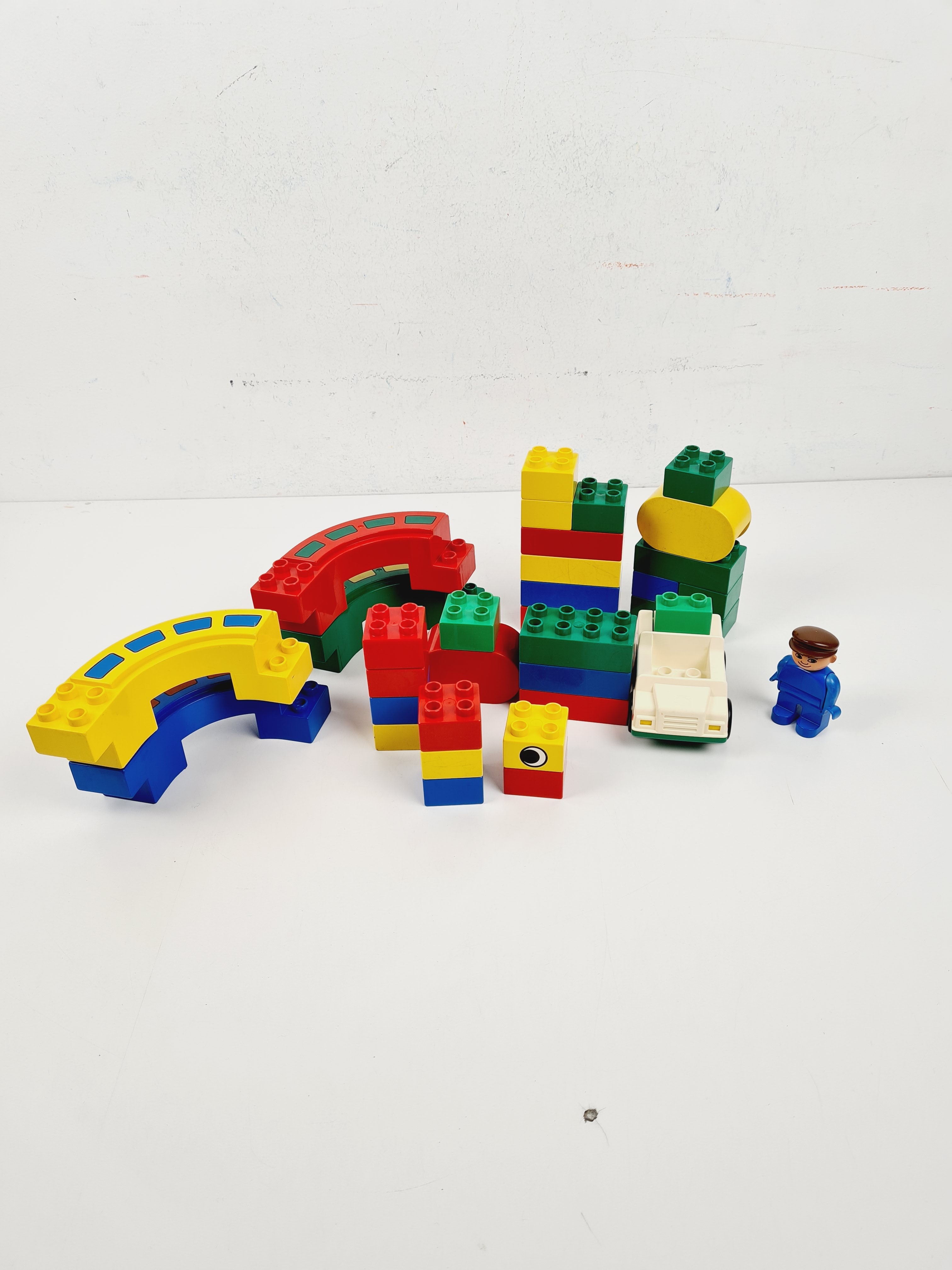 Voir photo 4 de Lego - Sachet Lego en vrac avec voiture - 500 g Lego - Sachet Lego en vrac avec voiture - 500 g Bon état - Vue 4 -