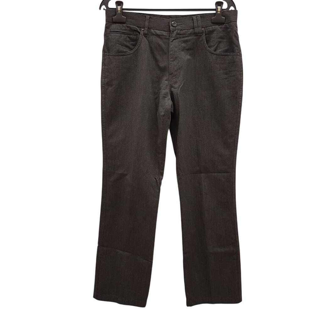 Acheter Pantalon gris chiné - ARMAND THIERY – taille 42 Très bon état - 16,00 € Pantalon gris chiné - ARMAND THIERY – taille 42 Très bon état - reconditionné disponible sur Label Emmaüs