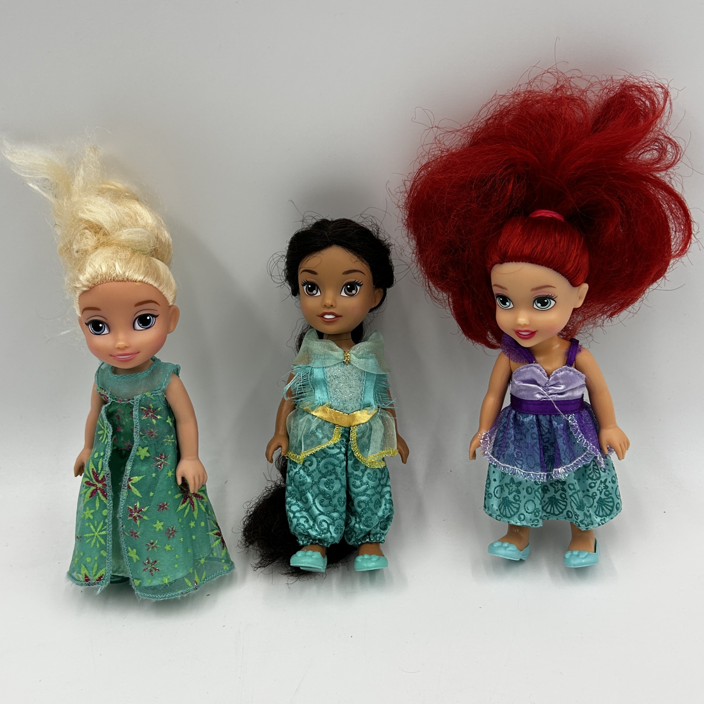 Voir photo 5 de Lot de 10 petites poupées Disney Lot de 10 petites poupées Disney Bon état - Vue 5 -