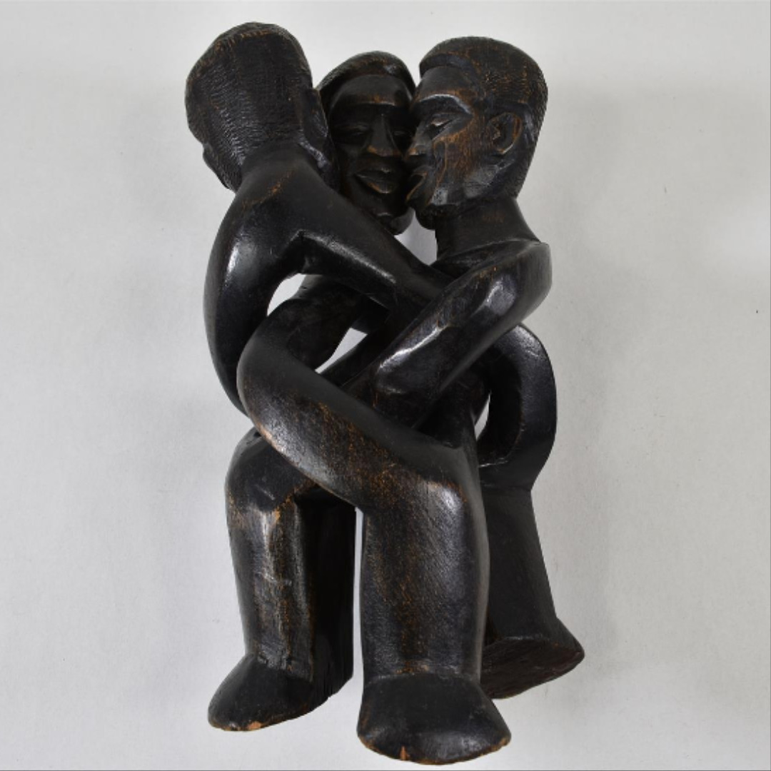 3 hommes entrelacés : statue ethnique - Photo 2