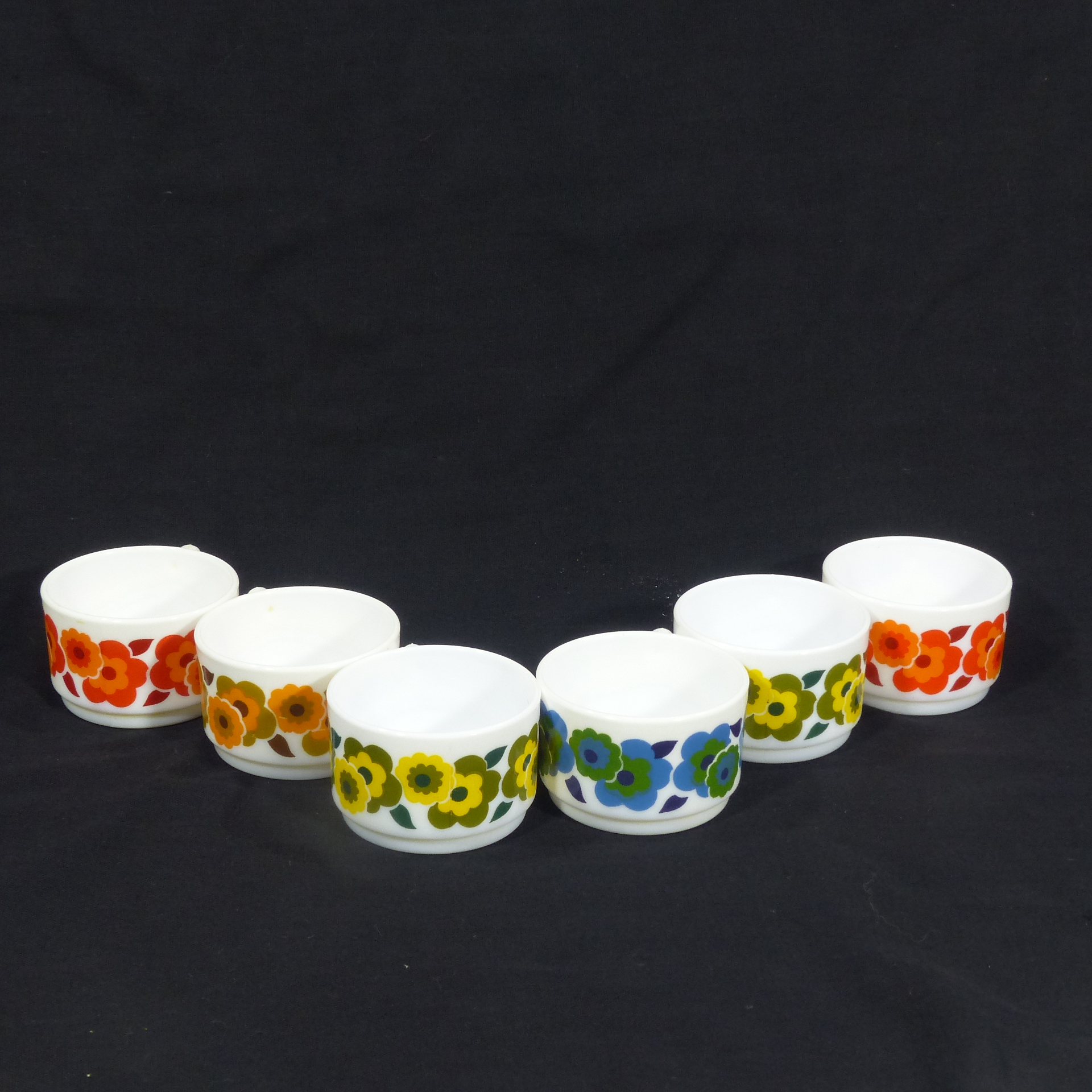 2 grandes assiettes de service arcopal modèle lotus rouge orange vintage - Arts de la table