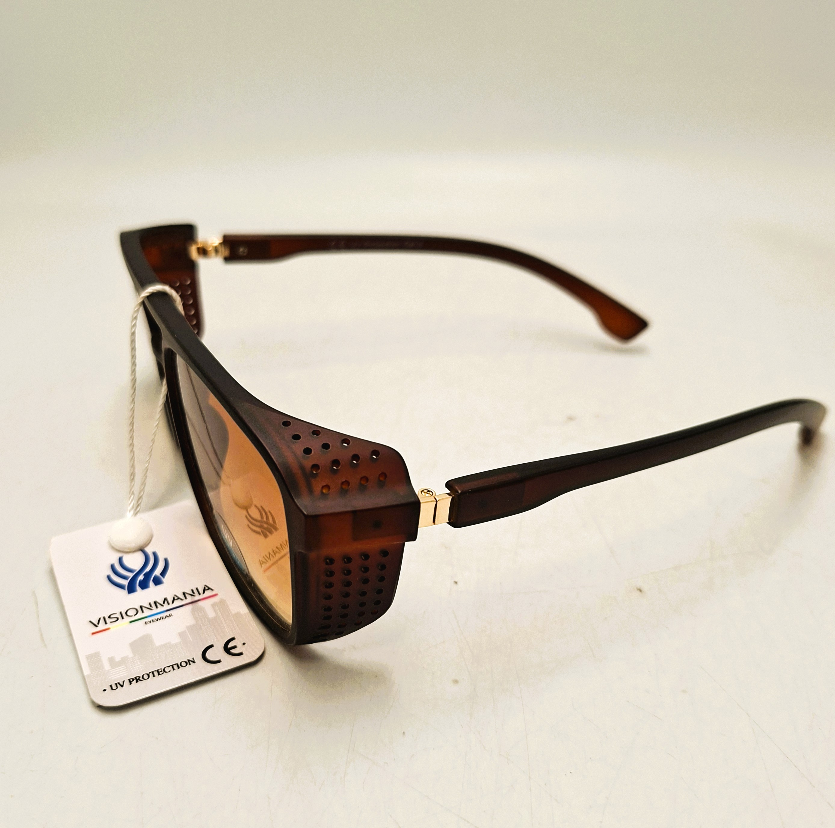 Voir photo 2 de Lunettes de soleil pour dame ou homme. Marque Visionmania. Neuves Lunettes de soleil pour dame ou homme. Marque Visionmania. Neuves Comme neuf - Vue 2 -