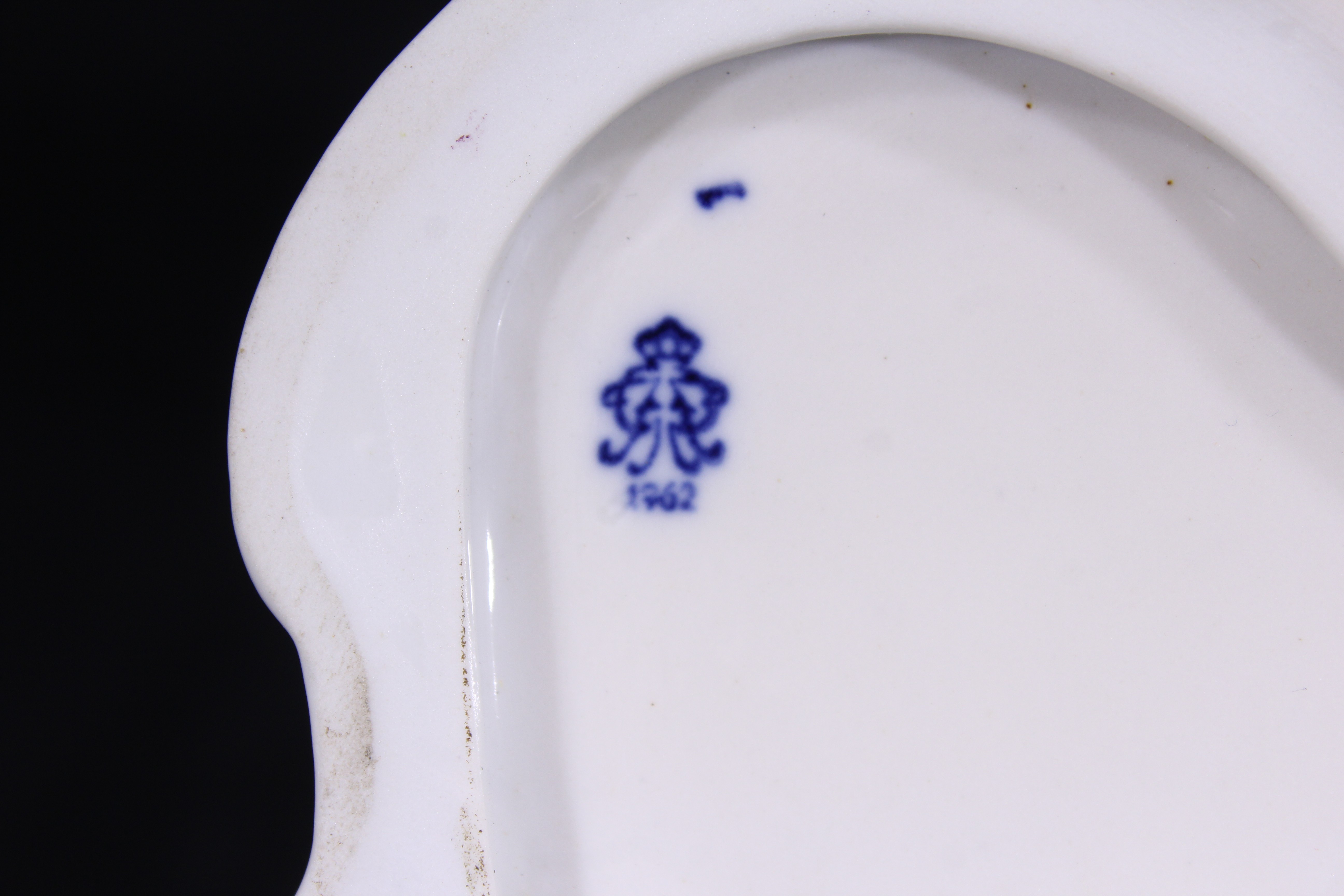Voir photo 7 de Figurine en porcelaine saxo / Coupe - Signée Rudolstadt-Volkstedt XXᵉ Figurine en porcelaine saxo / Coupe - Signée Rudolstadt-Volkstedt XXᵉ Bon état - Vue 7 -