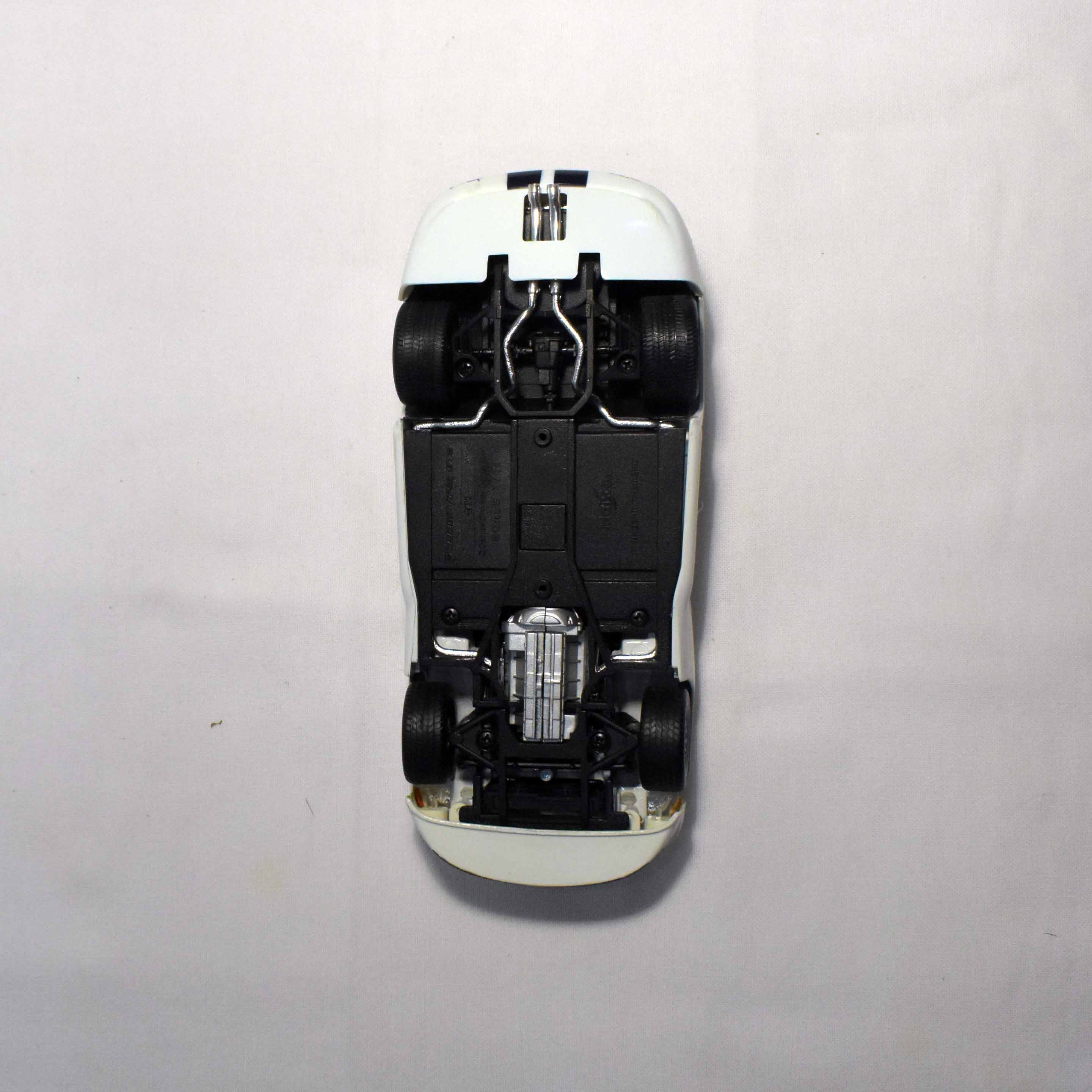 Modèles Réduits 1/18eme - Maisto® - Dodge Viper GT2 & Jaguar Mark II  - Vue 7 - 