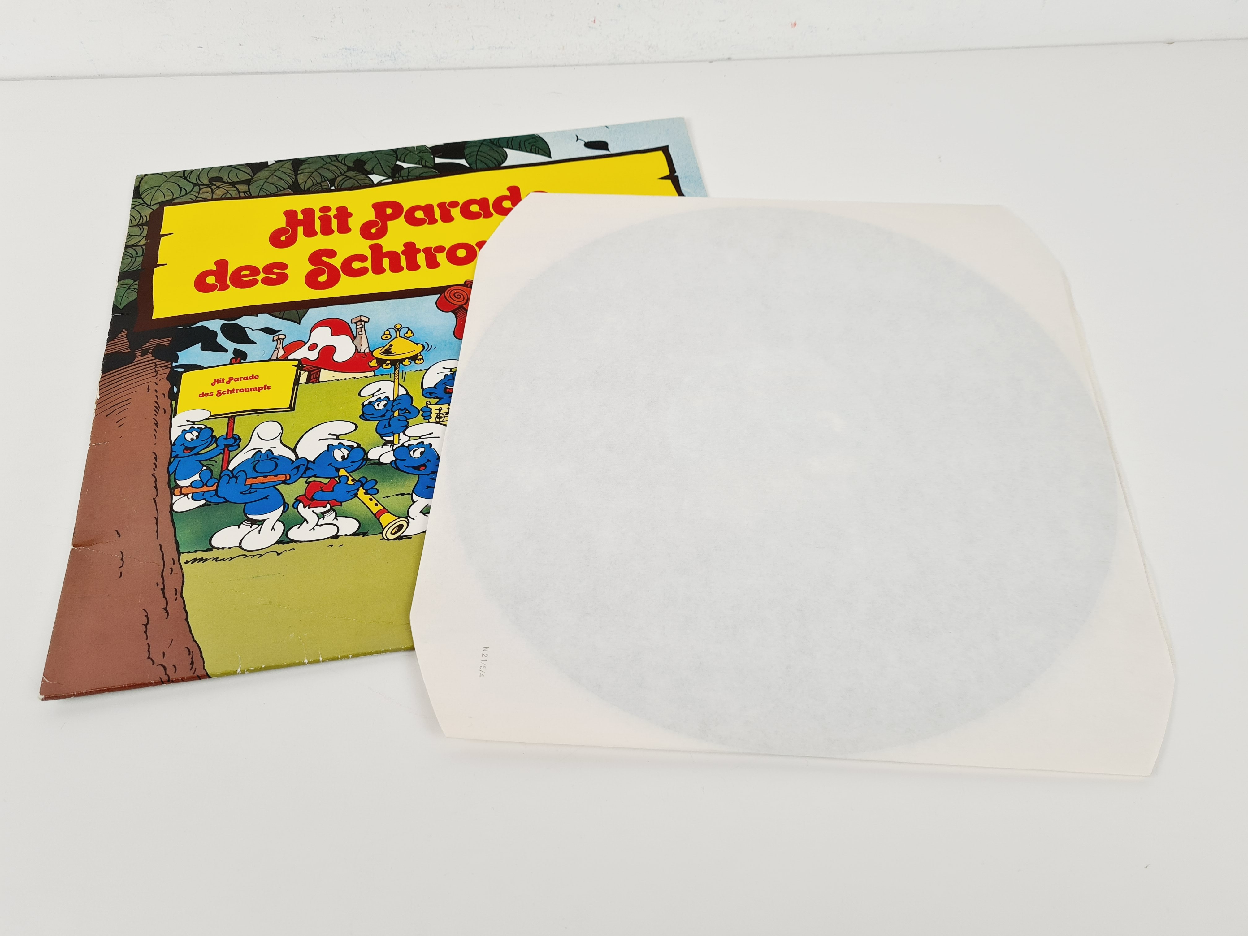Voir photo 3 de Disque Vinyle Collection 1981 - Hit Parade des Schtroumpfs - Milan - 30x30 cm Disque Vinyle Collection 1981 - Hit Parade des Schtroumpfs - Milan - 30x30 cm Bon état - Vue 3 -