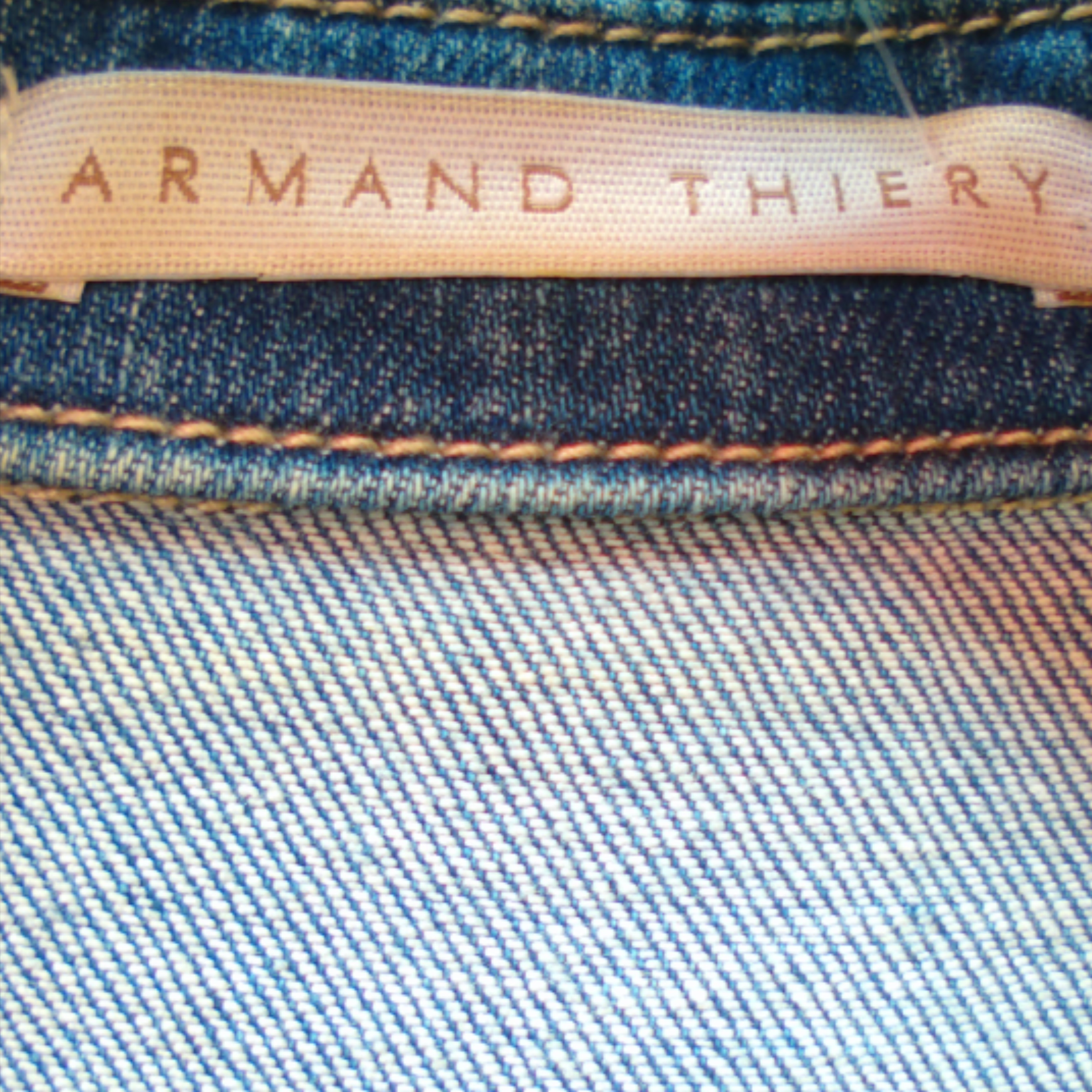 Veste ARMAND THIERY, jean bleu, taille 44 - 46 estimée Très bon état - Vue 8 - 
